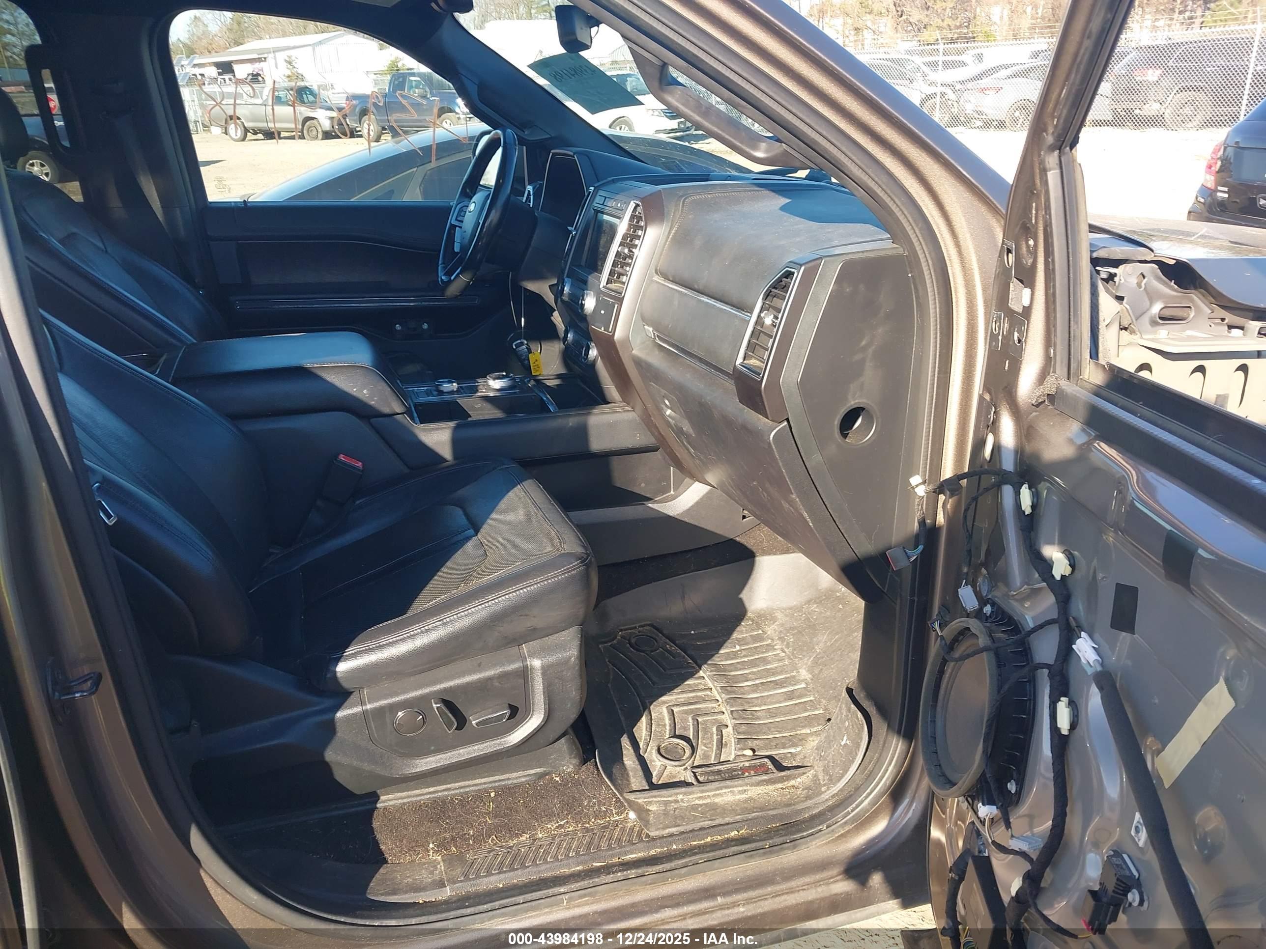 FORD EXPEDITION image 5