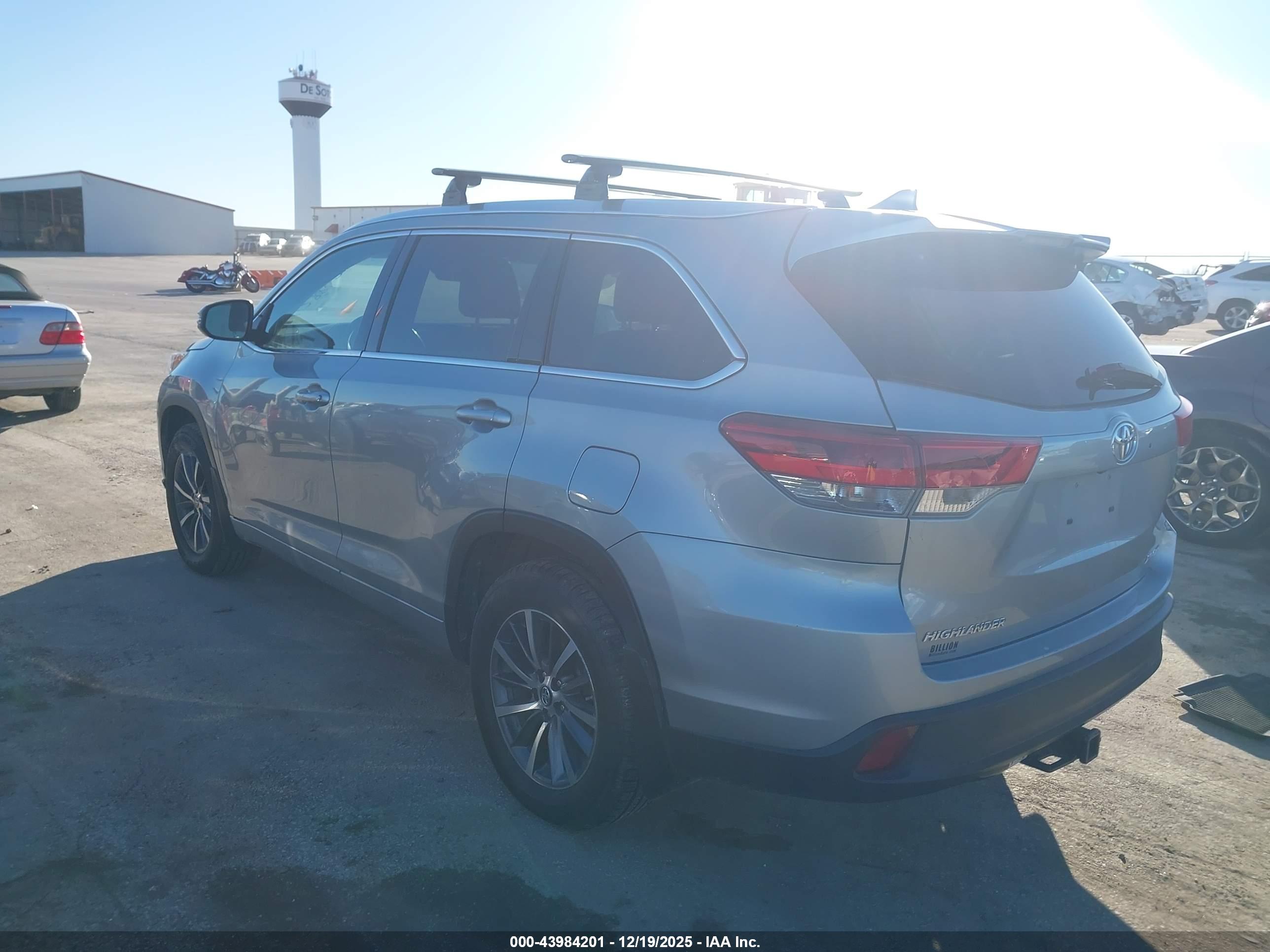 TOYOTA HIGHLANDER image 3