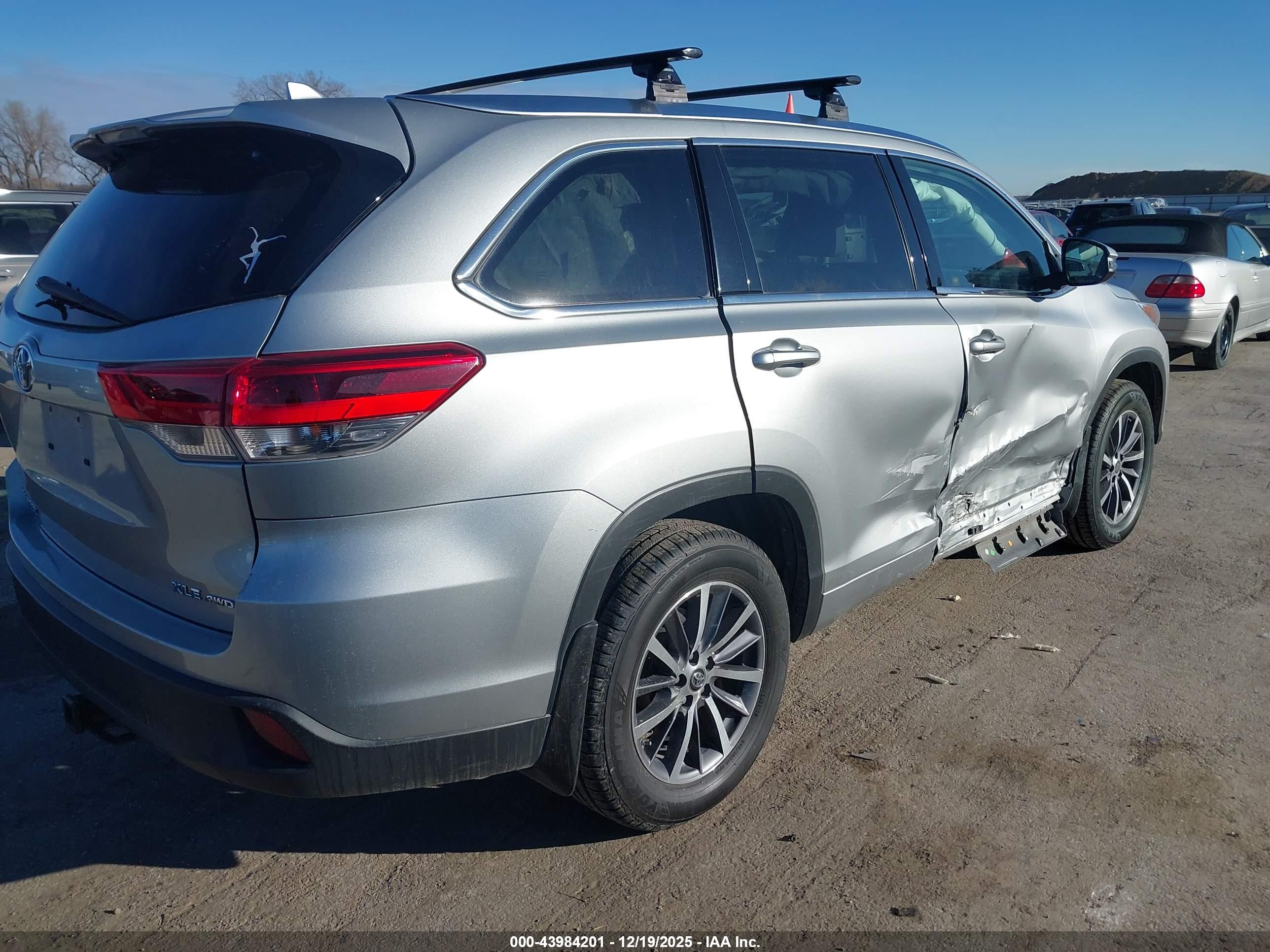 TOYOTA HIGHLANDER image 4