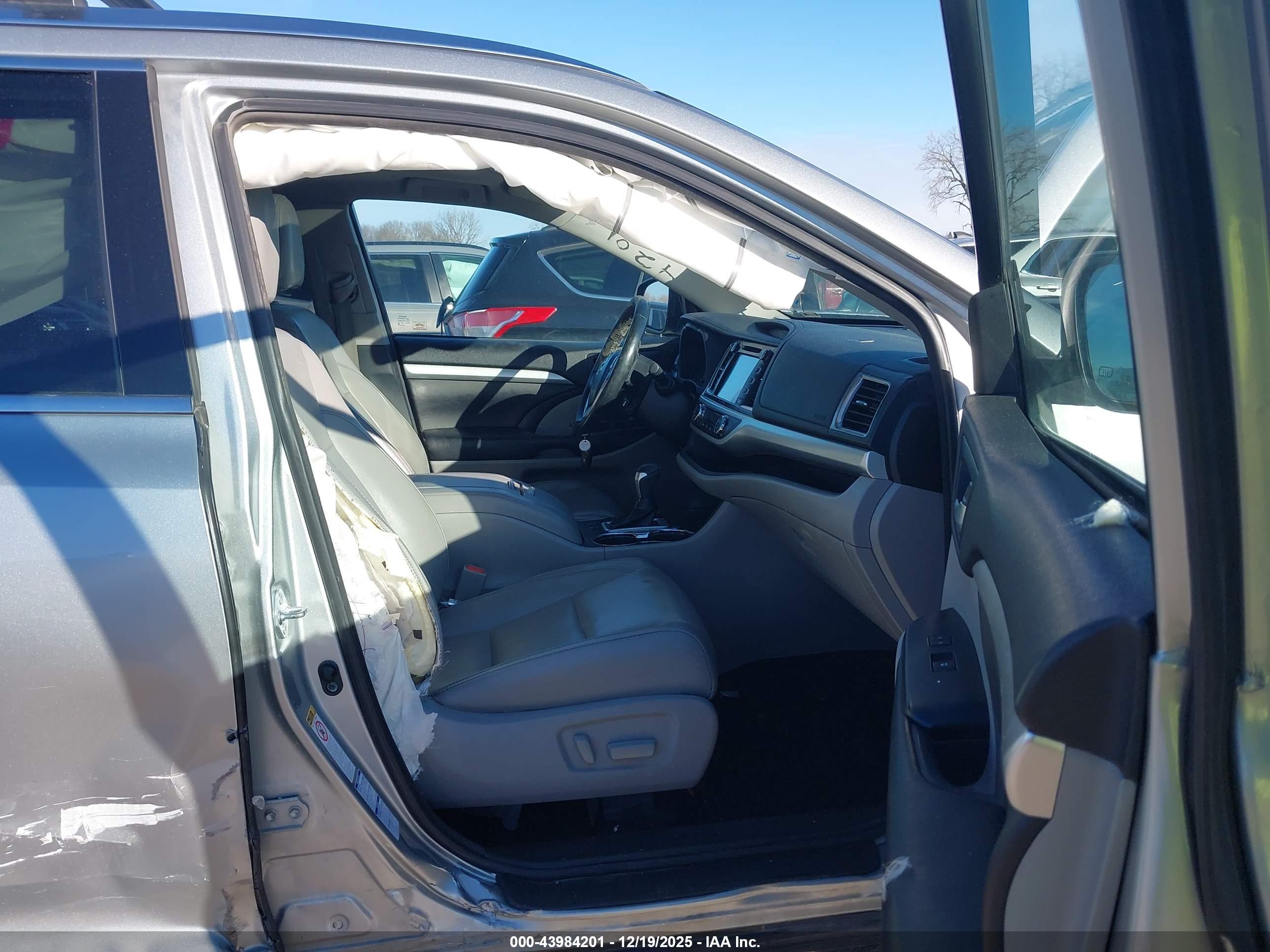 TOYOTA HIGHLANDER image 5