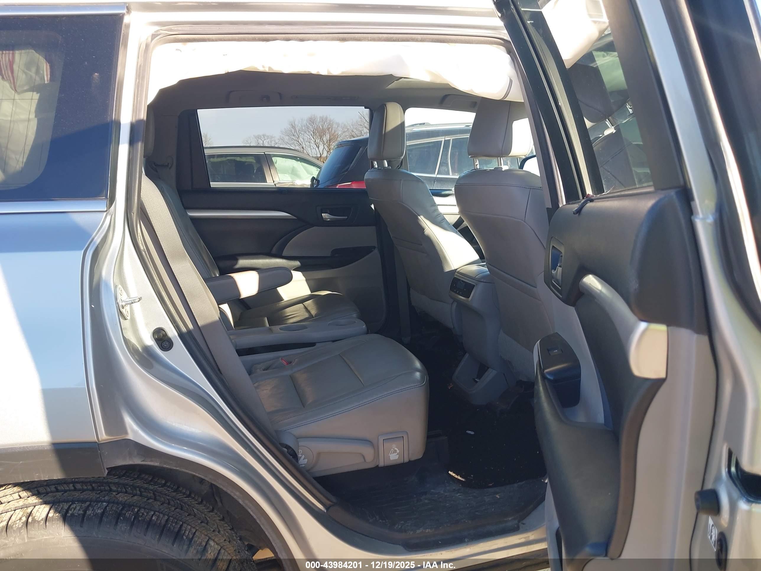 TOYOTA HIGHLANDER image 8