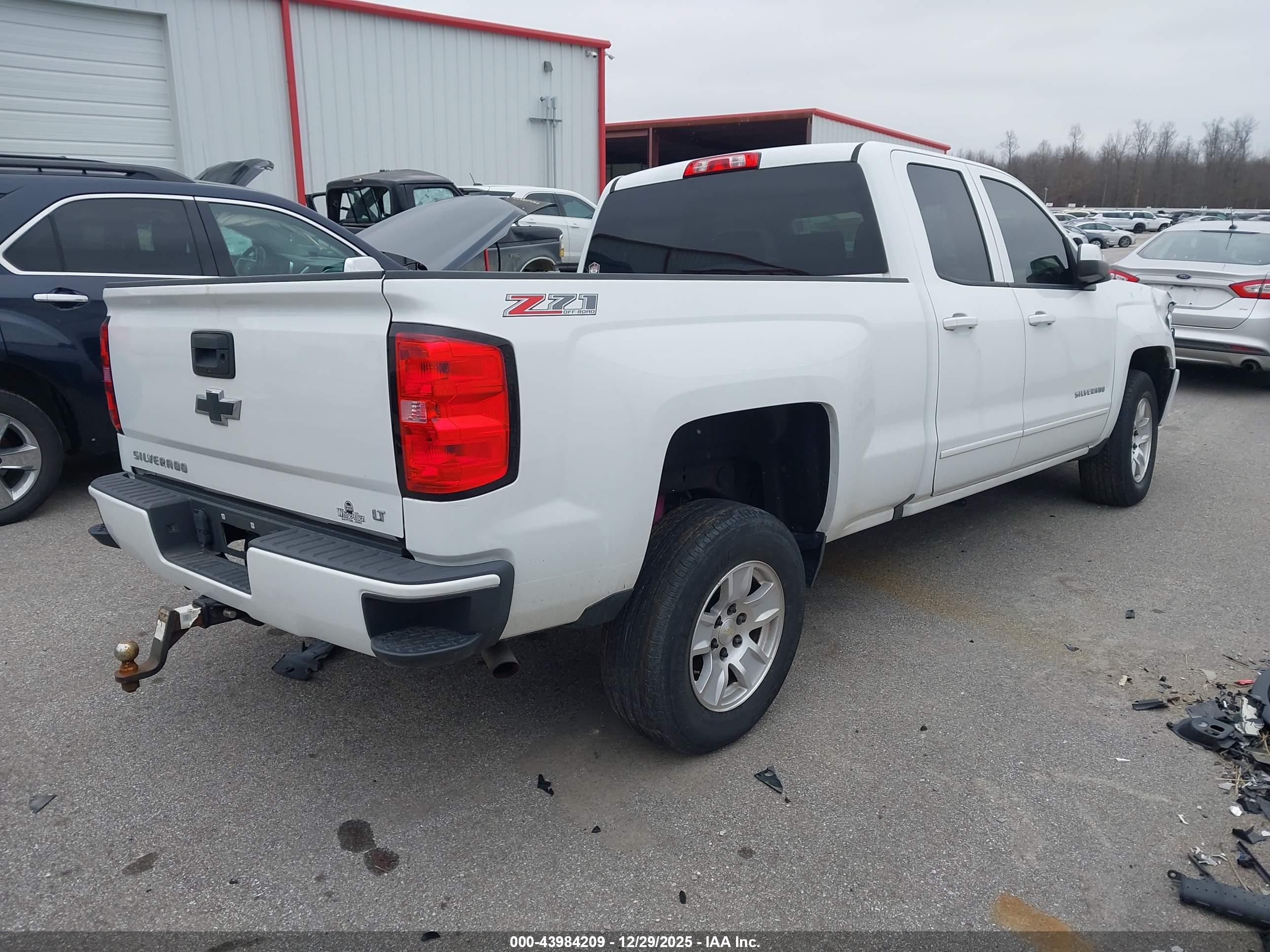 CHEVROLET SILVERADO image 4