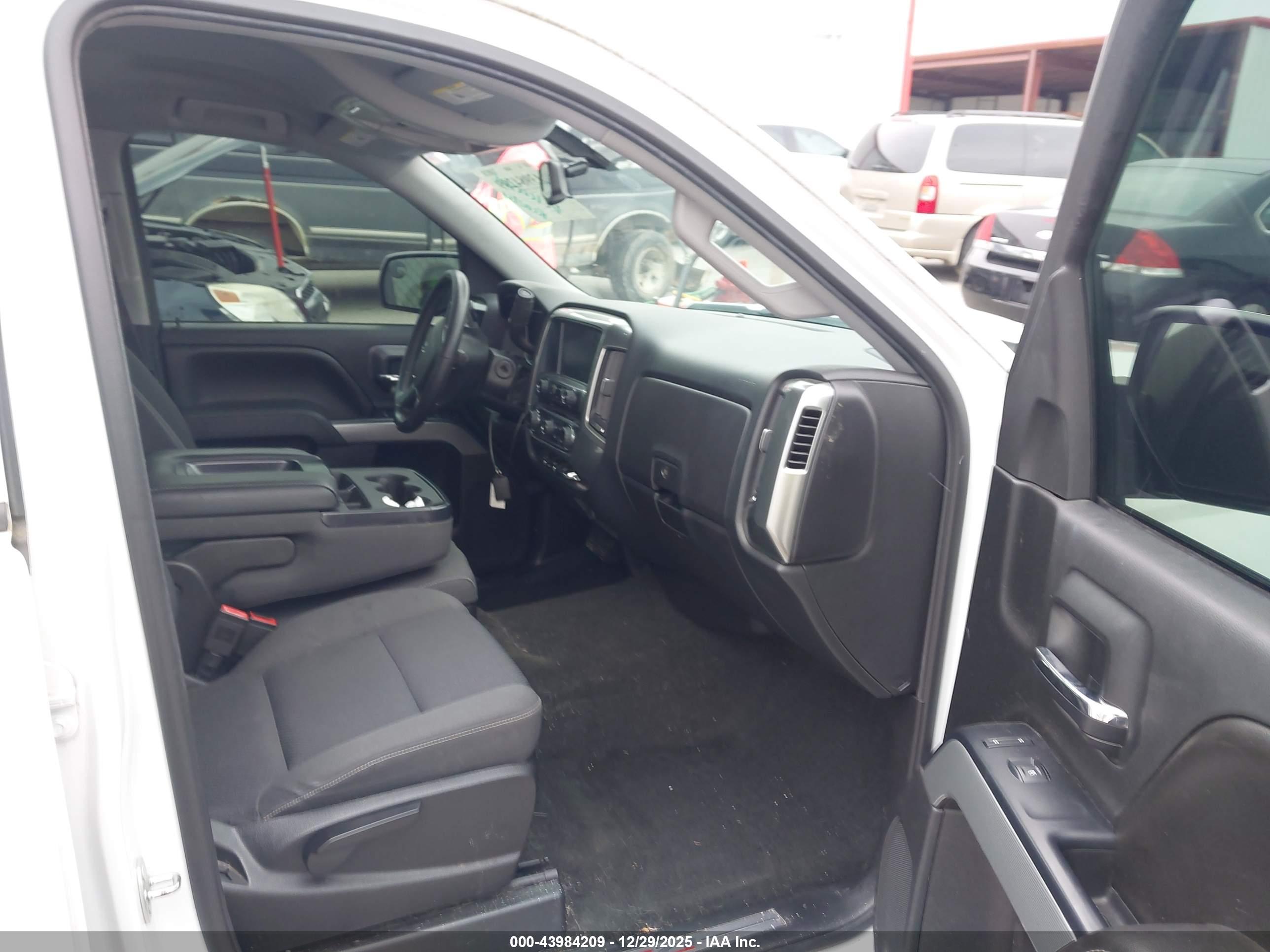 CHEVROLET SILVERADO image 5