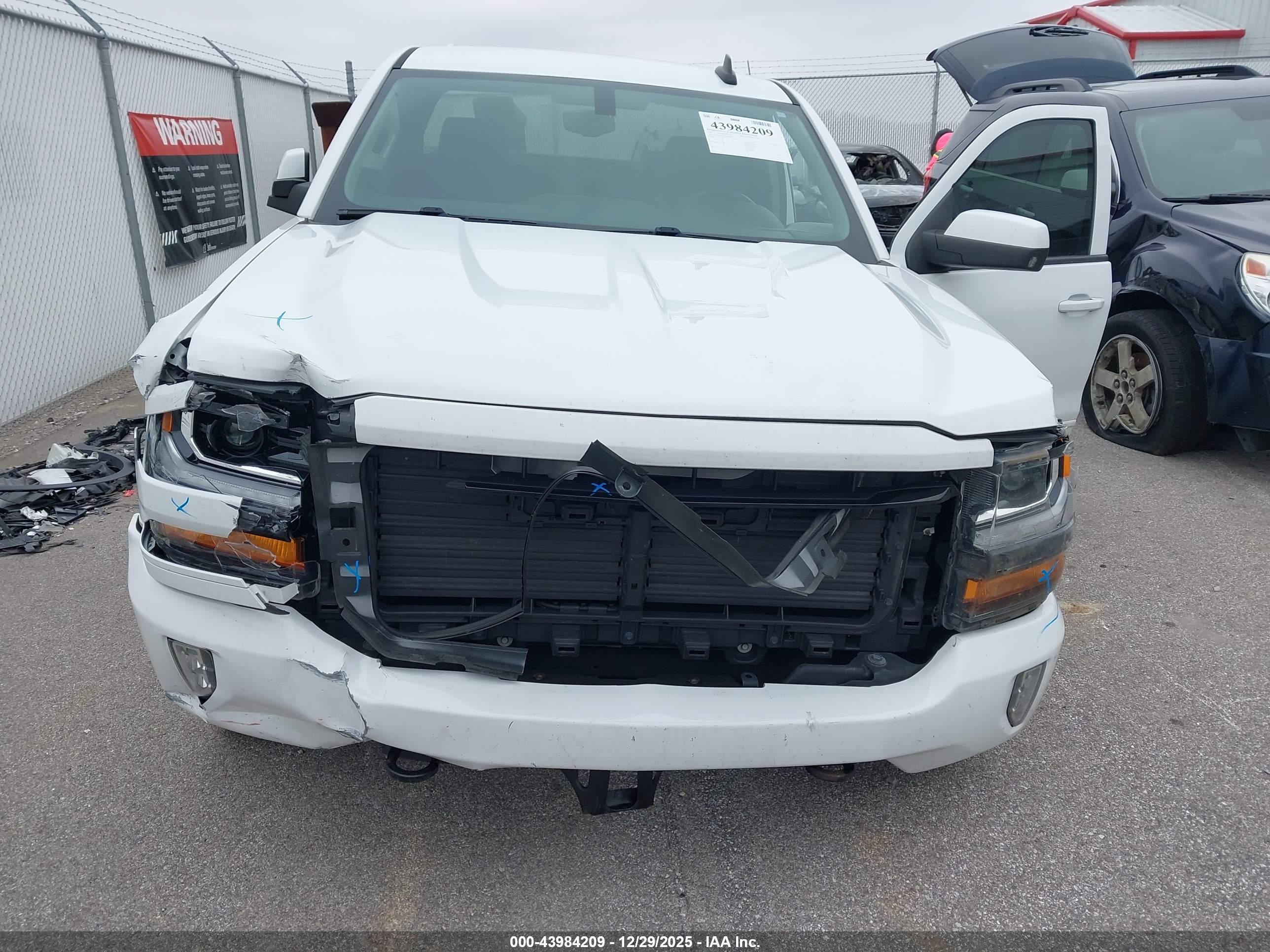 CHEVROLET SILVERADO image 6