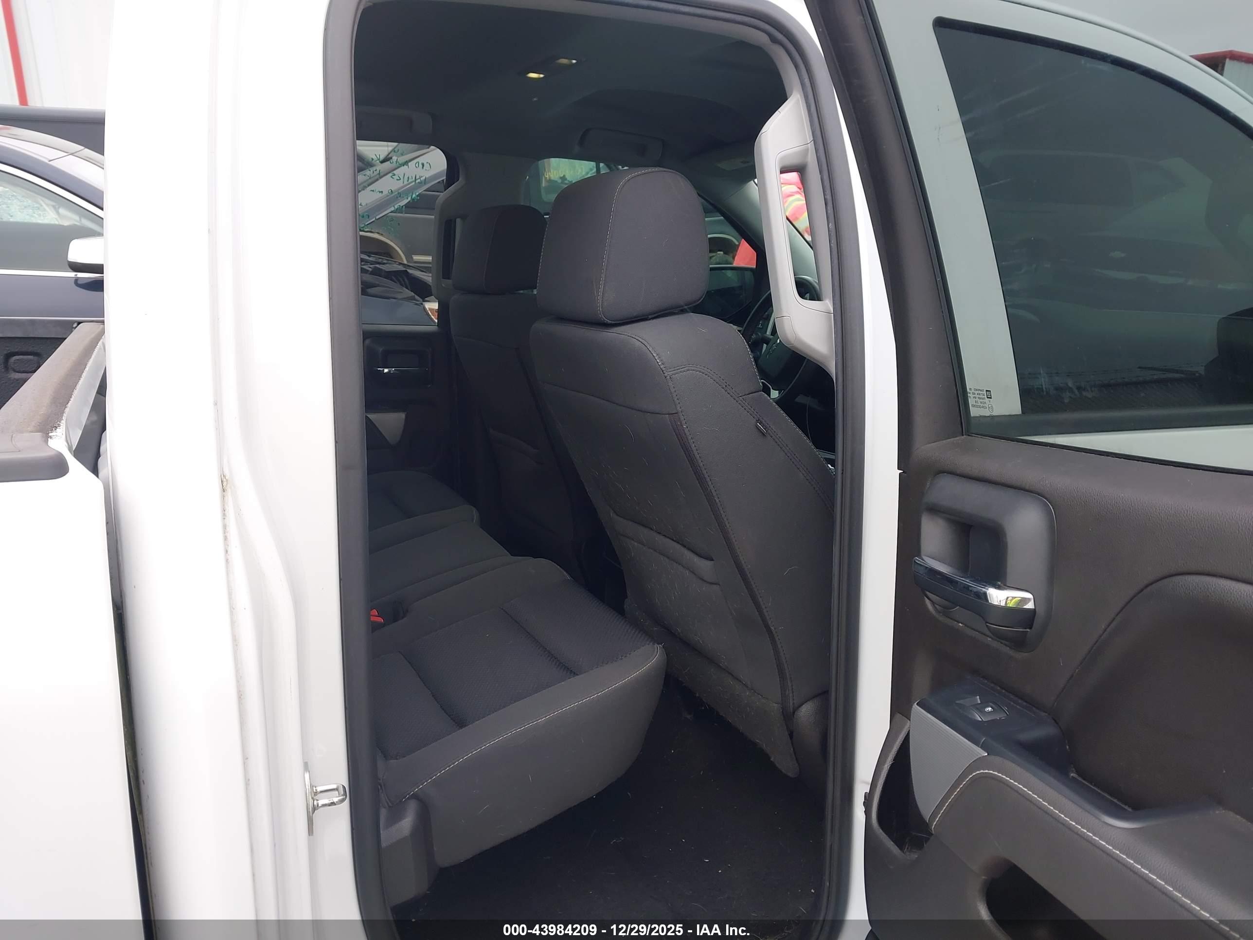 CHEVROLET SILVERADO image 8