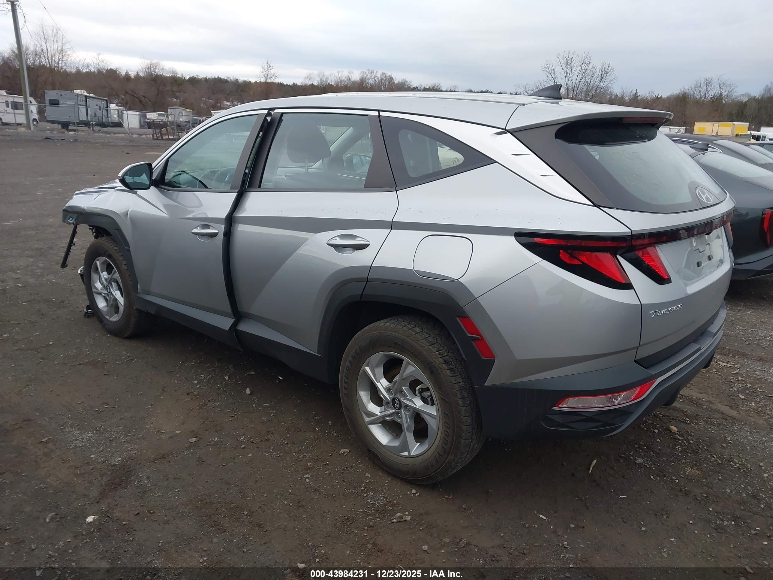 HYUNDAI TUCSON image 3