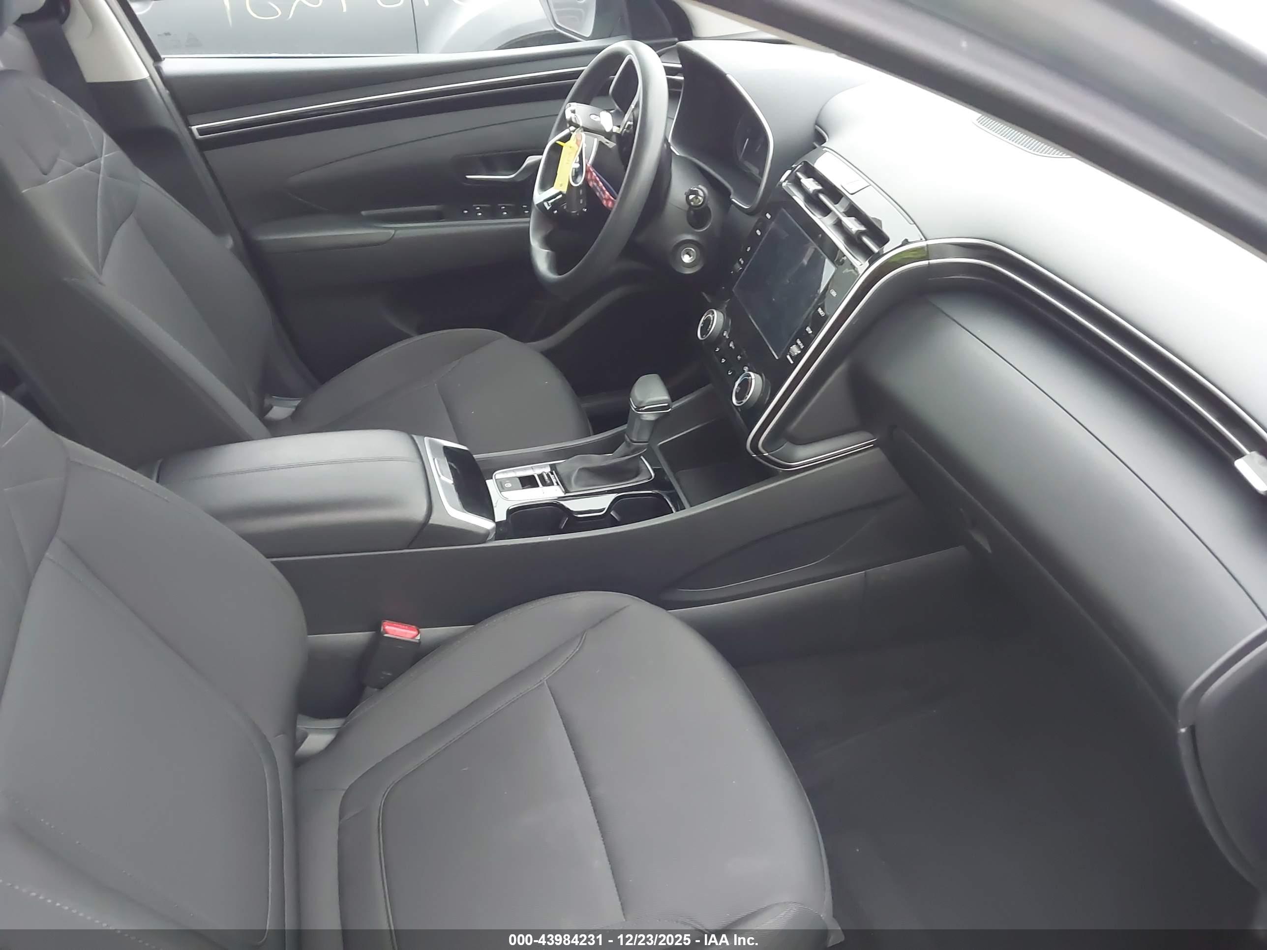 HYUNDAI TUCSON image 5