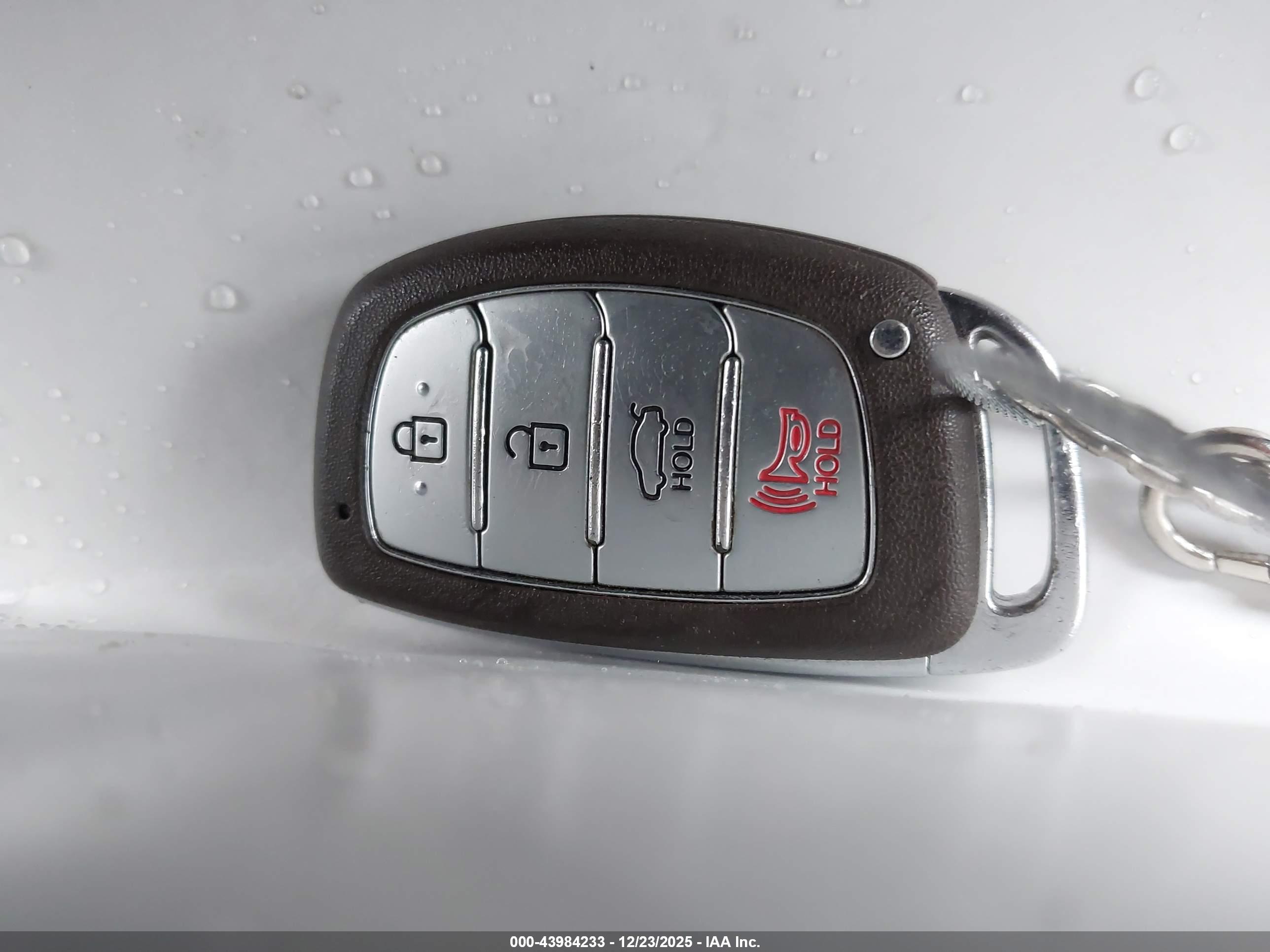 HYUNDAI ELANTRA image 11