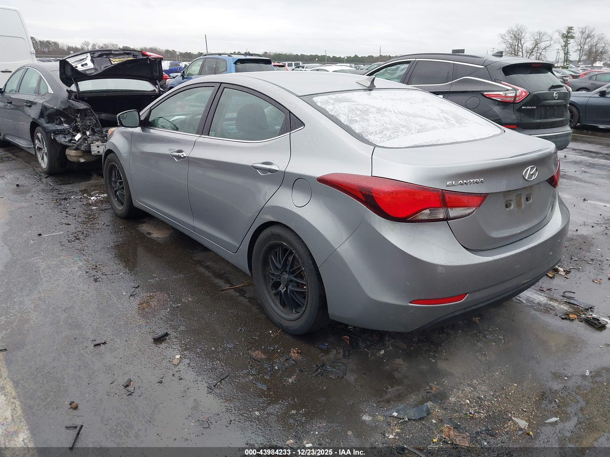 HYUNDAI ELANTRA image 3