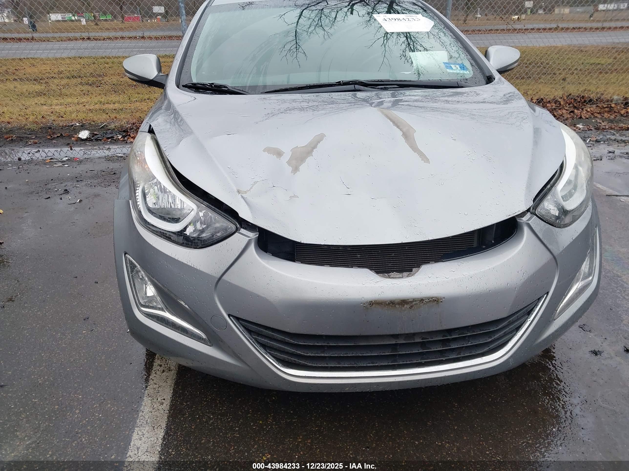 HYUNDAI ELANTRA image 6