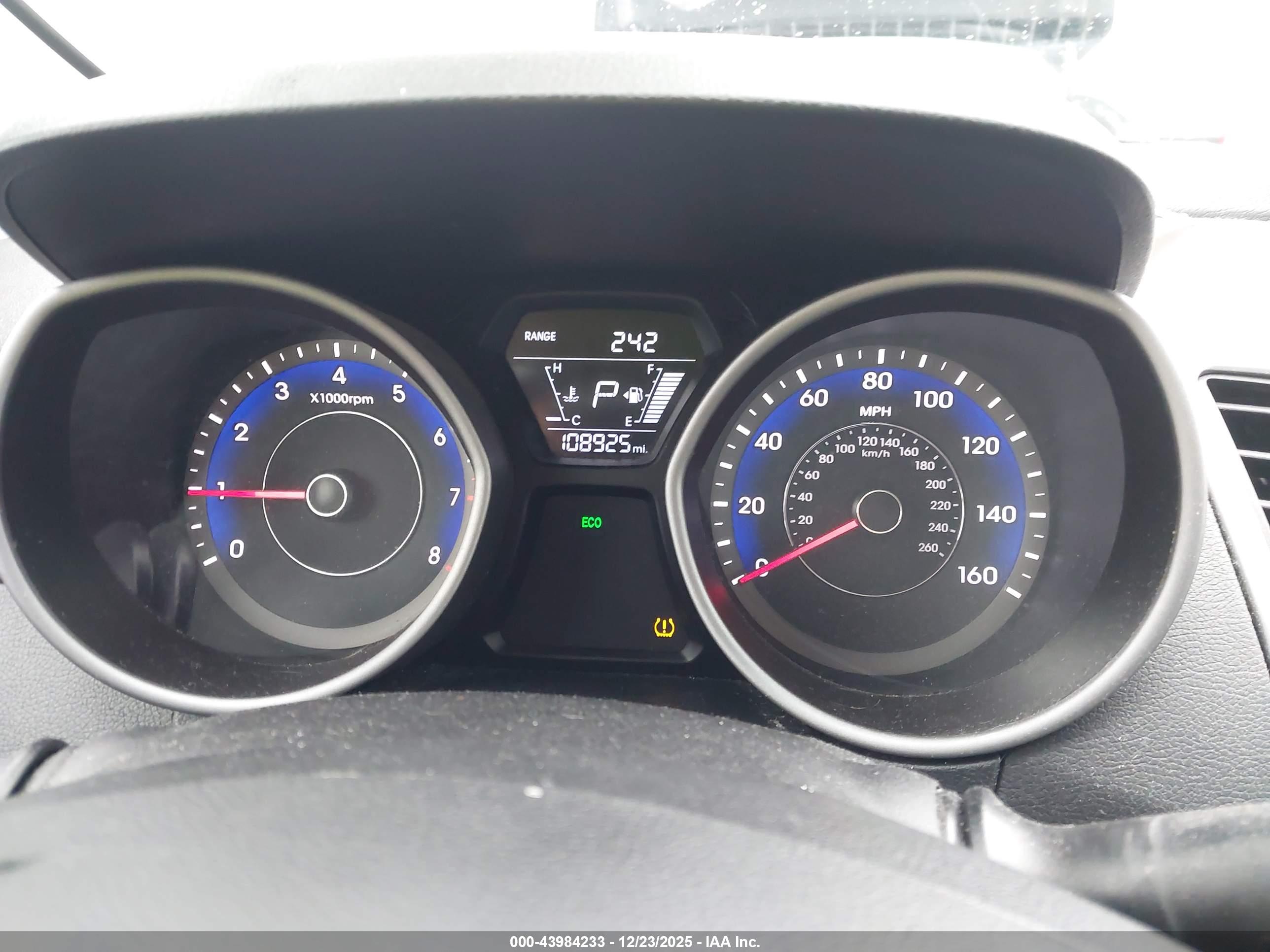 HYUNDAI ELANTRA image 7