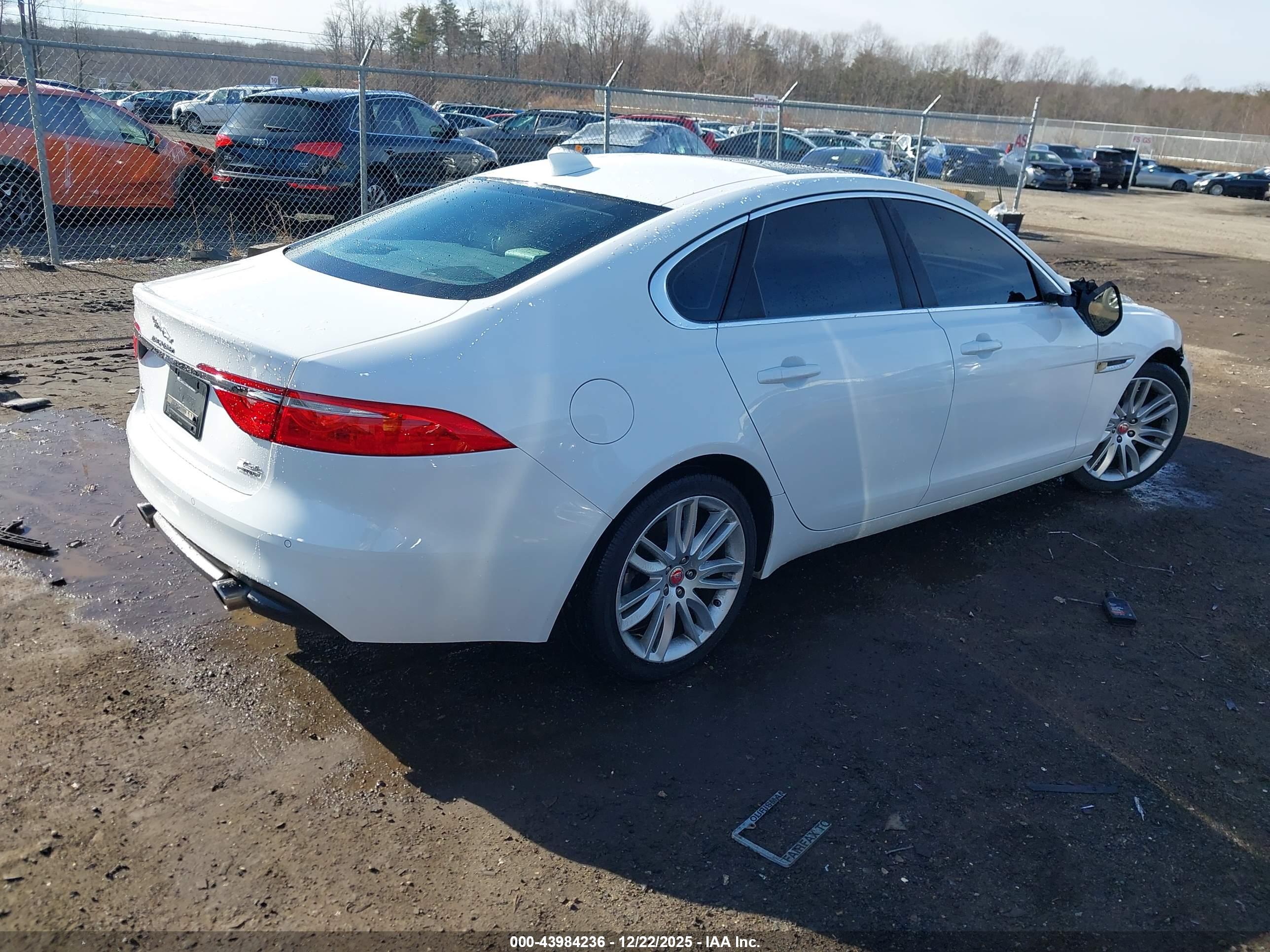 JAGUAR XF image 4