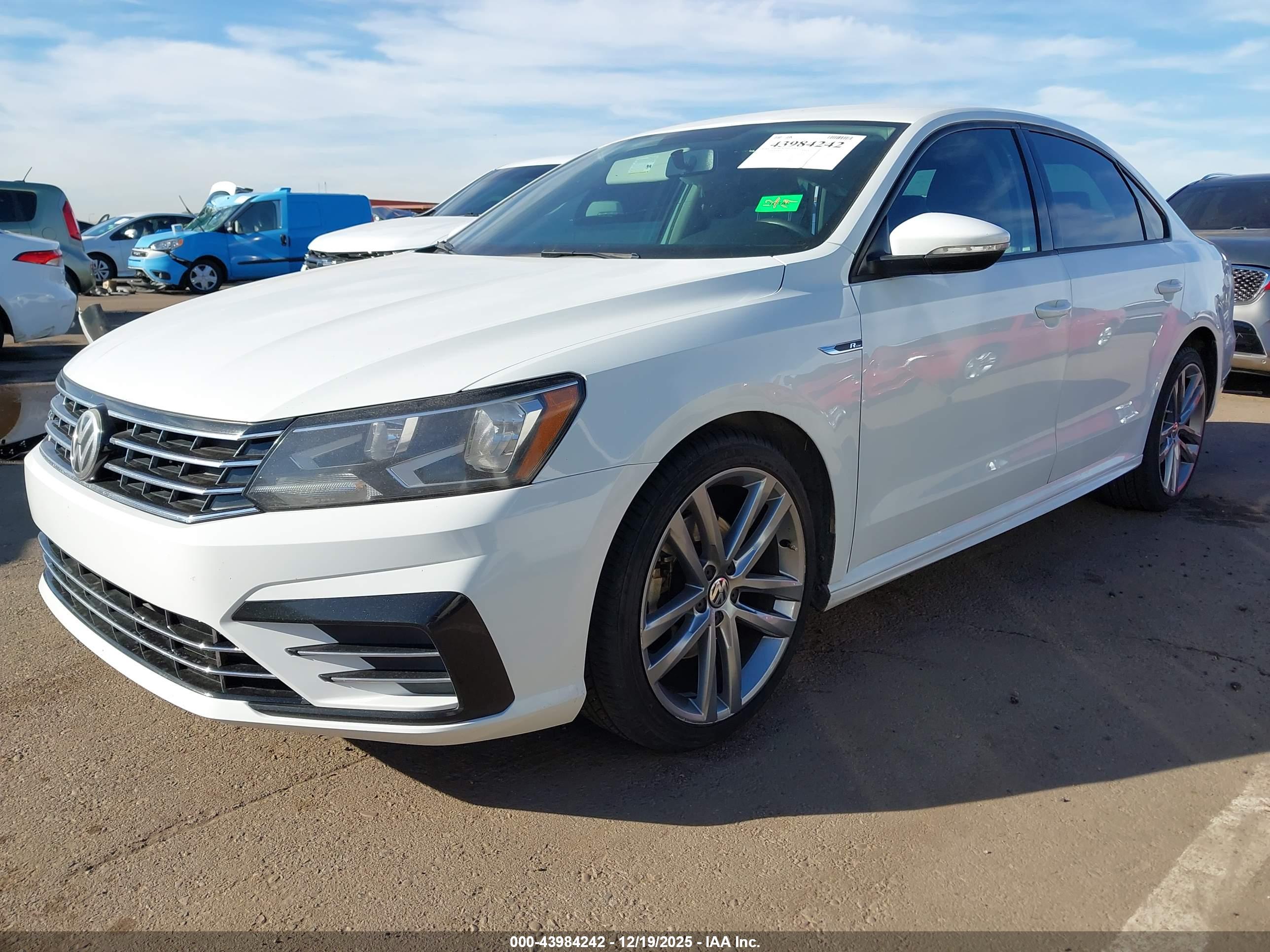 VOLKSWAGEN PASSAT image 2
