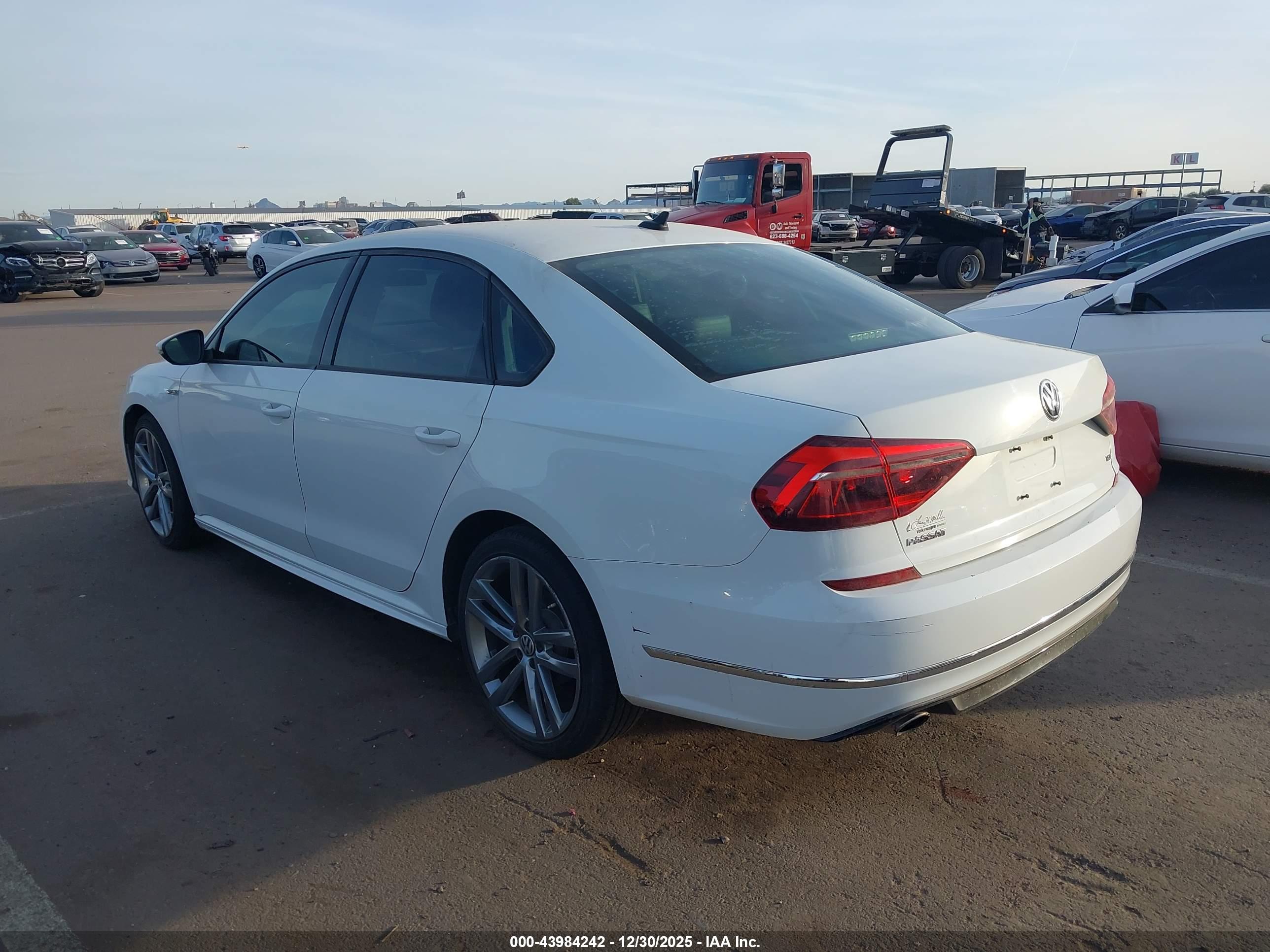VOLKSWAGEN PASSAT image 3