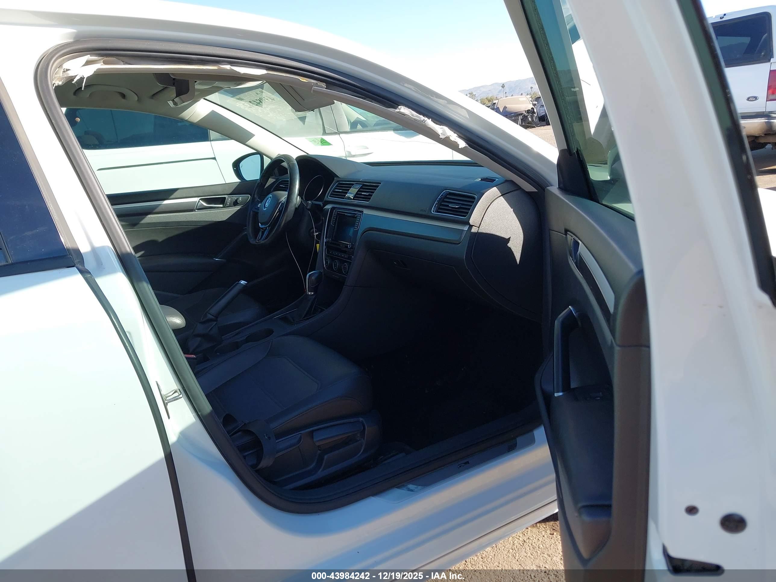 VOLKSWAGEN PASSAT image 5