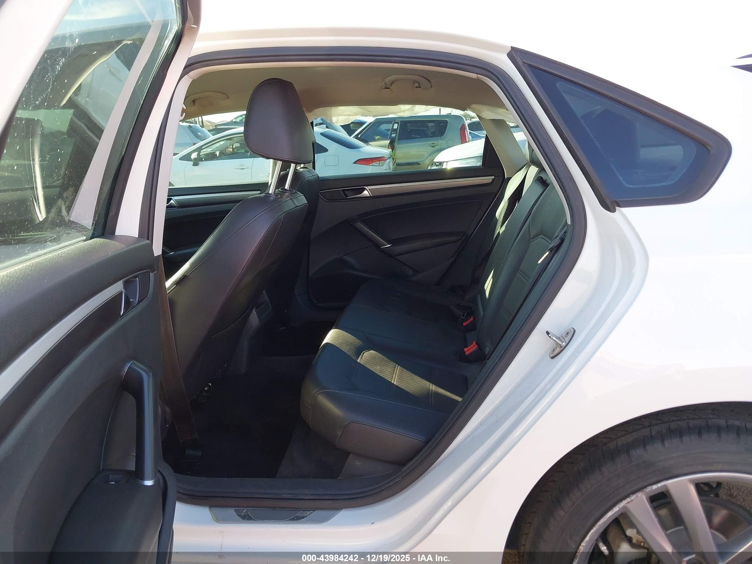 VOLKSWAGEN PASSAT image 8