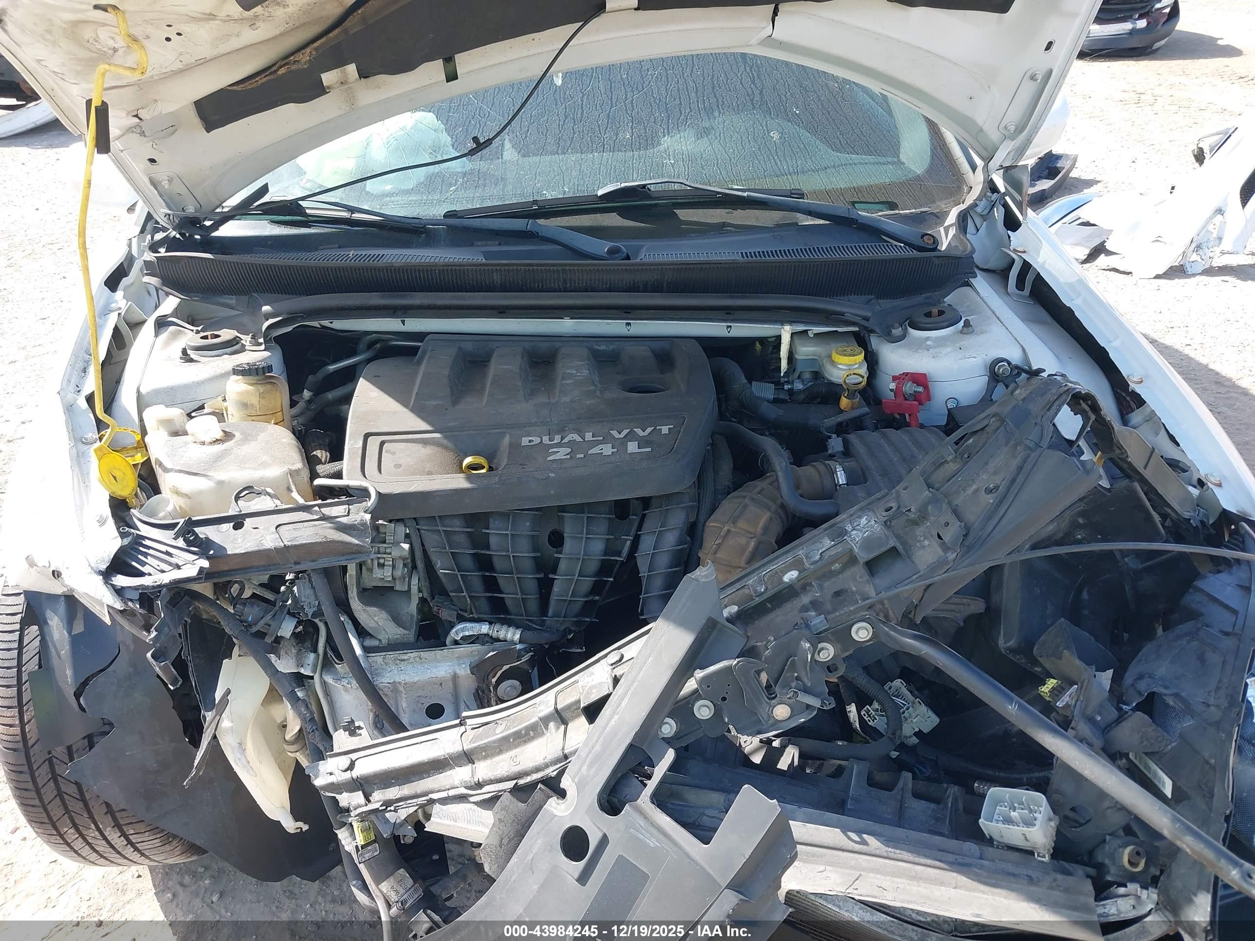 CHRYSLER 200 image 10