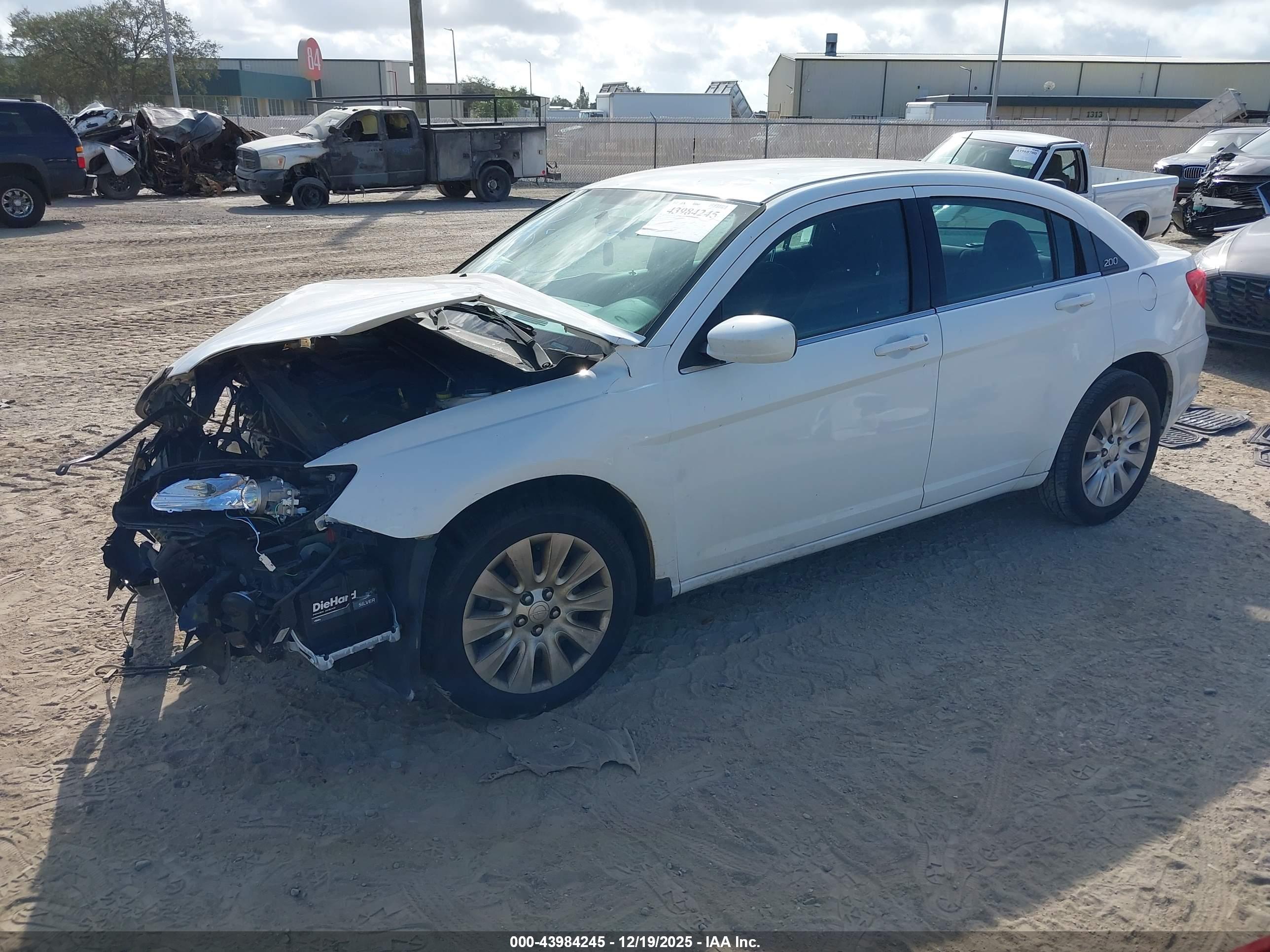 CHRYSLER 200 image 2