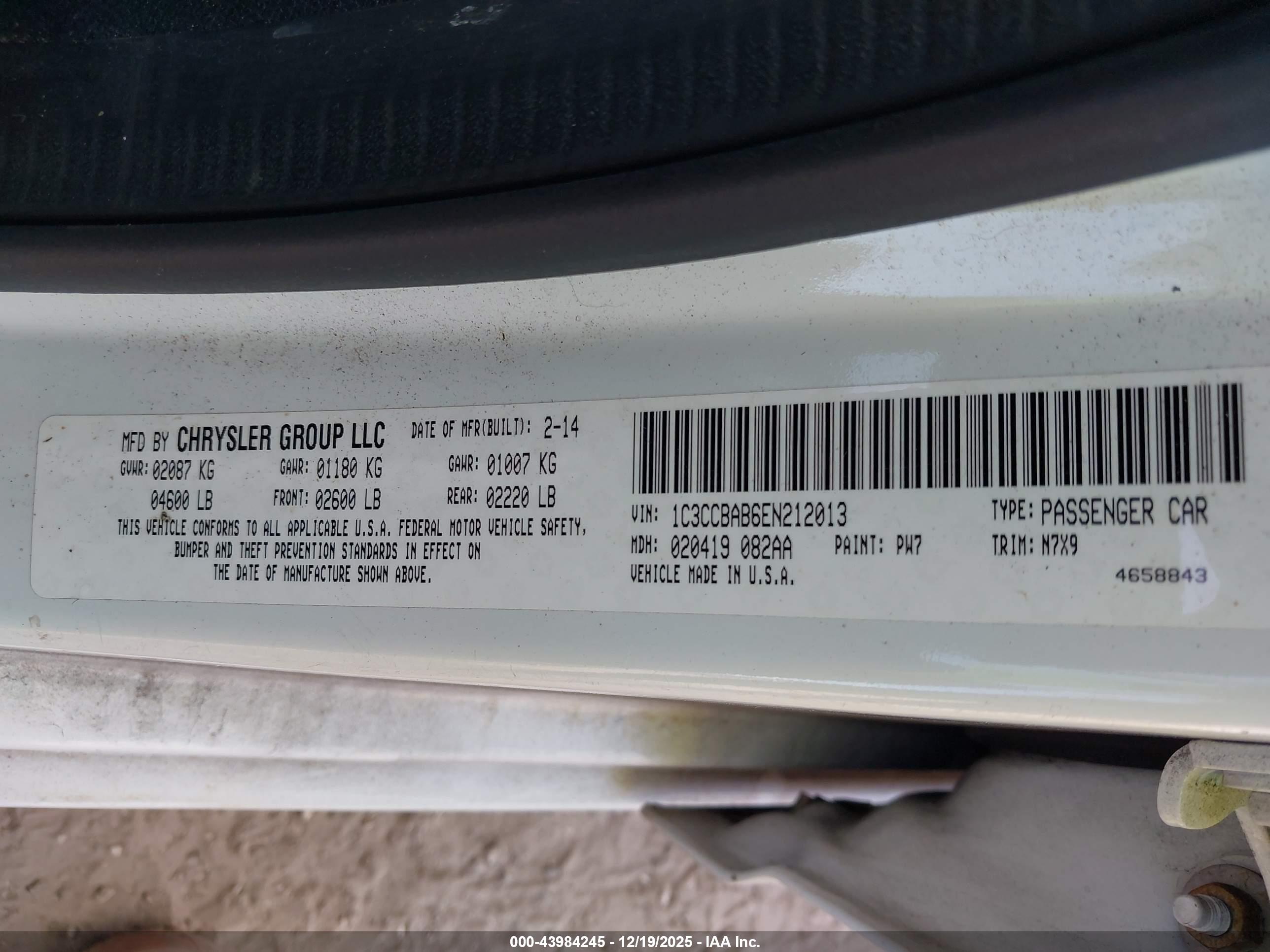 CHRYSLER 200 image 9
