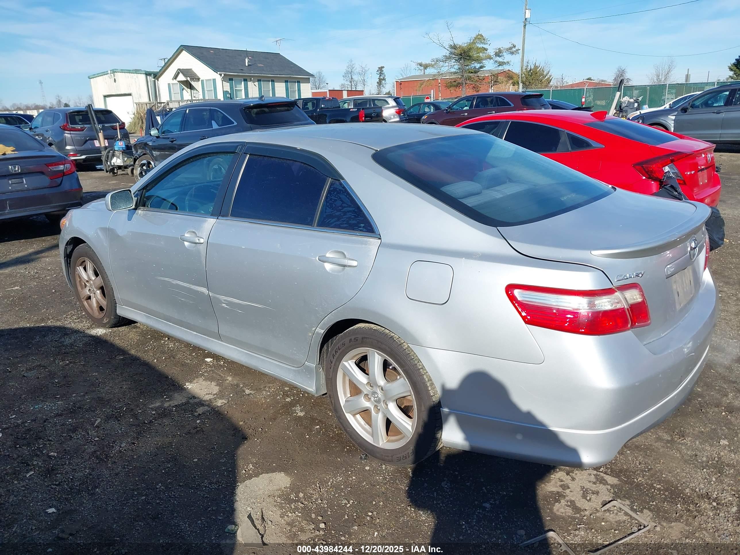 TOYOTA CAMRY image 3