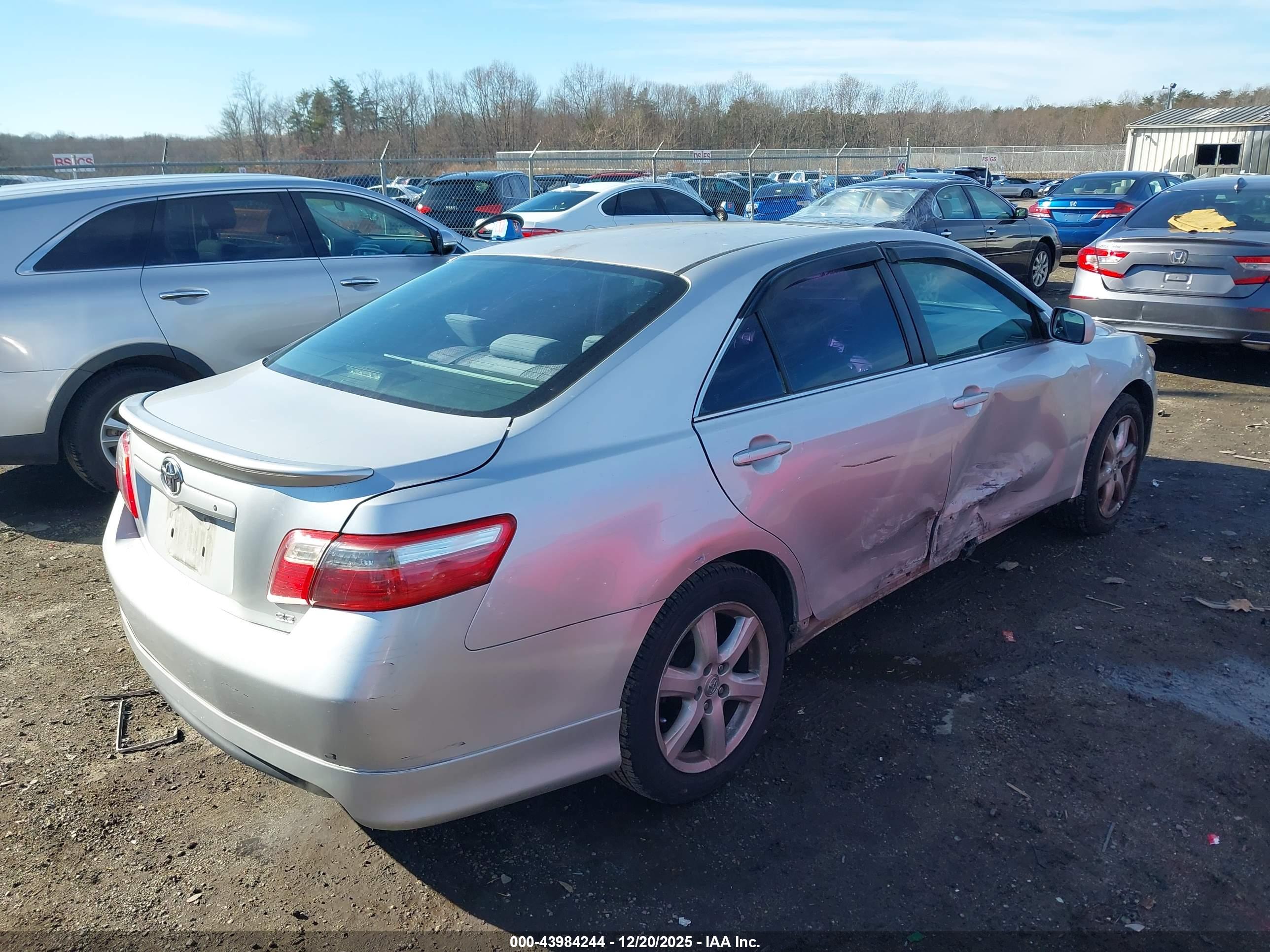 TOYOTA CAMRY image 4