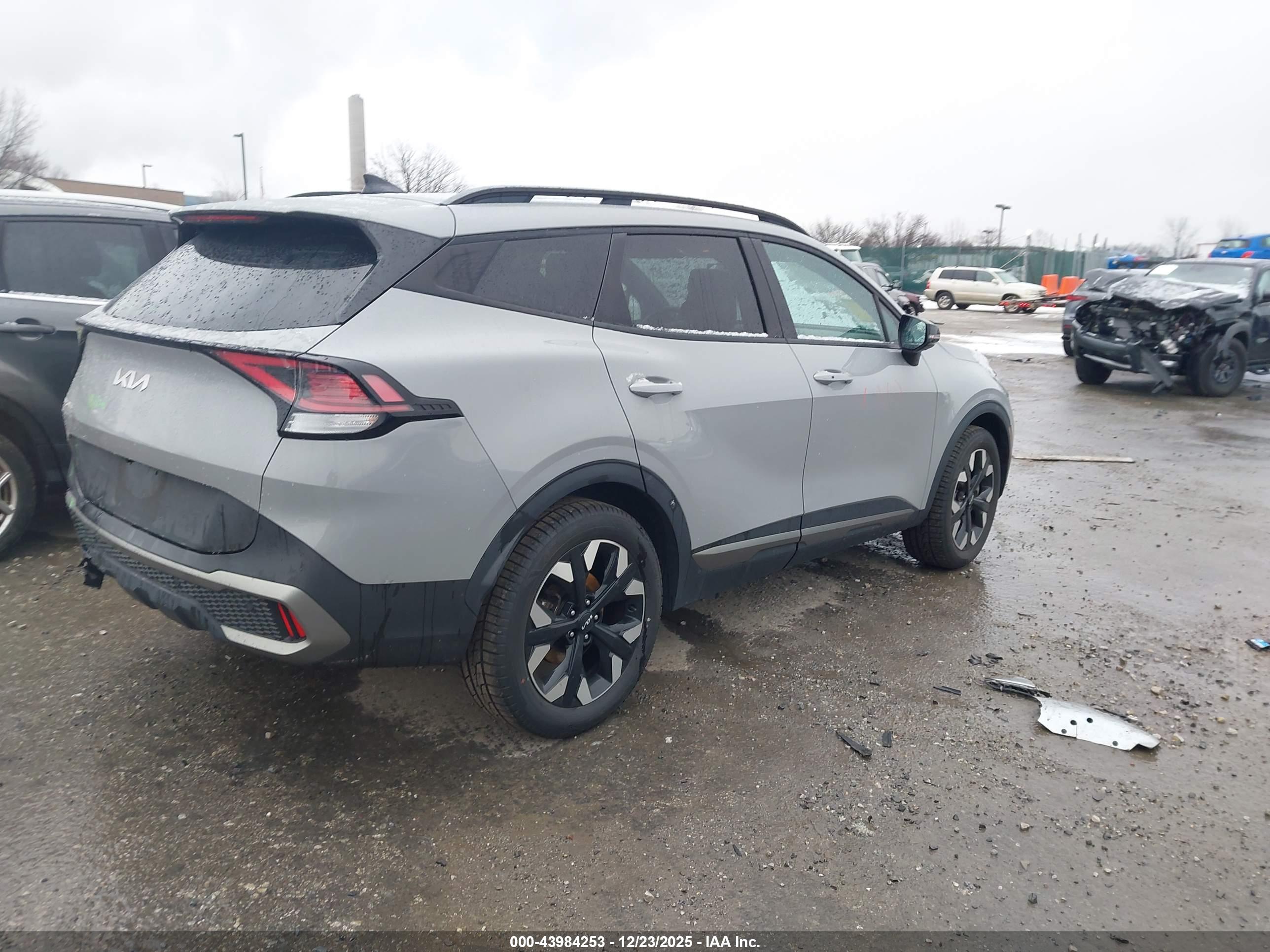 KIA SPORTAGE image 4