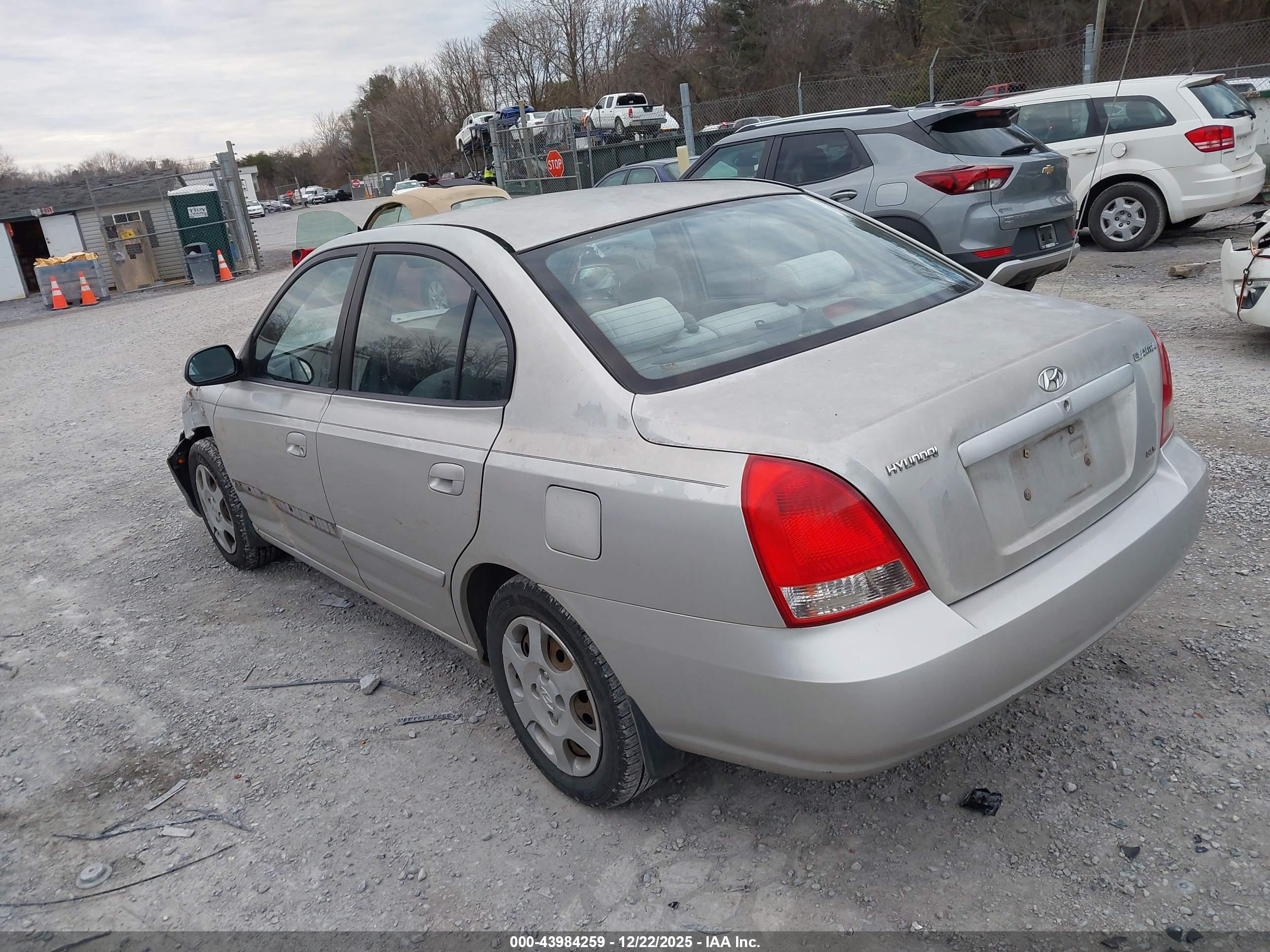 HYUNDAI ELANTRA image 3