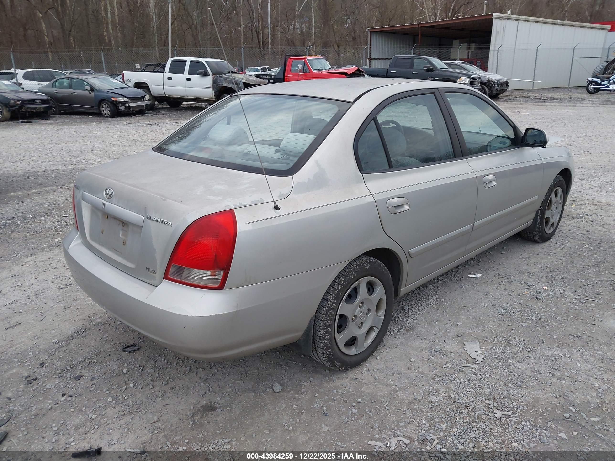 HYUNDAI ELANTRA image 4