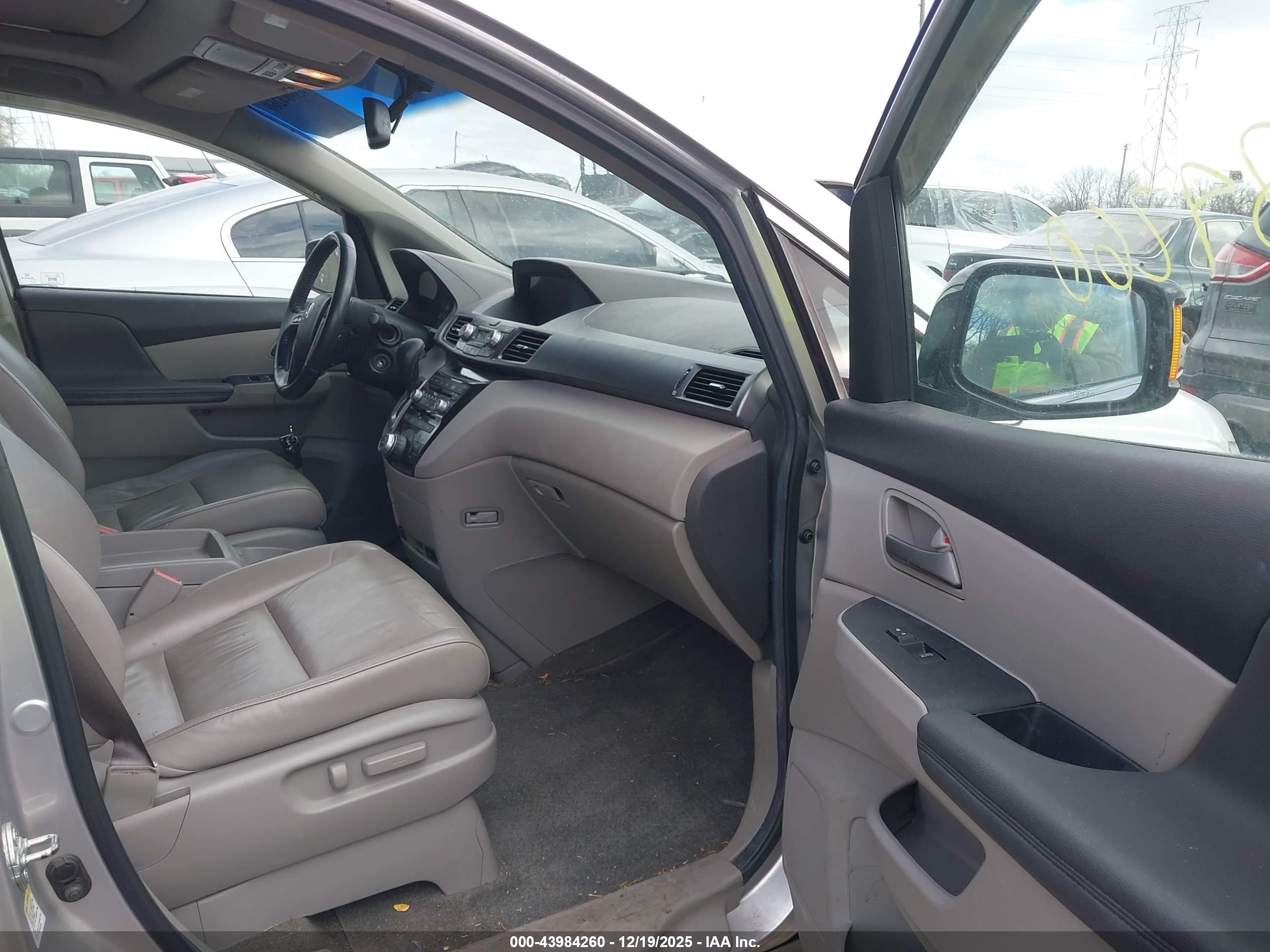 HONDA ODYSSEY image 5