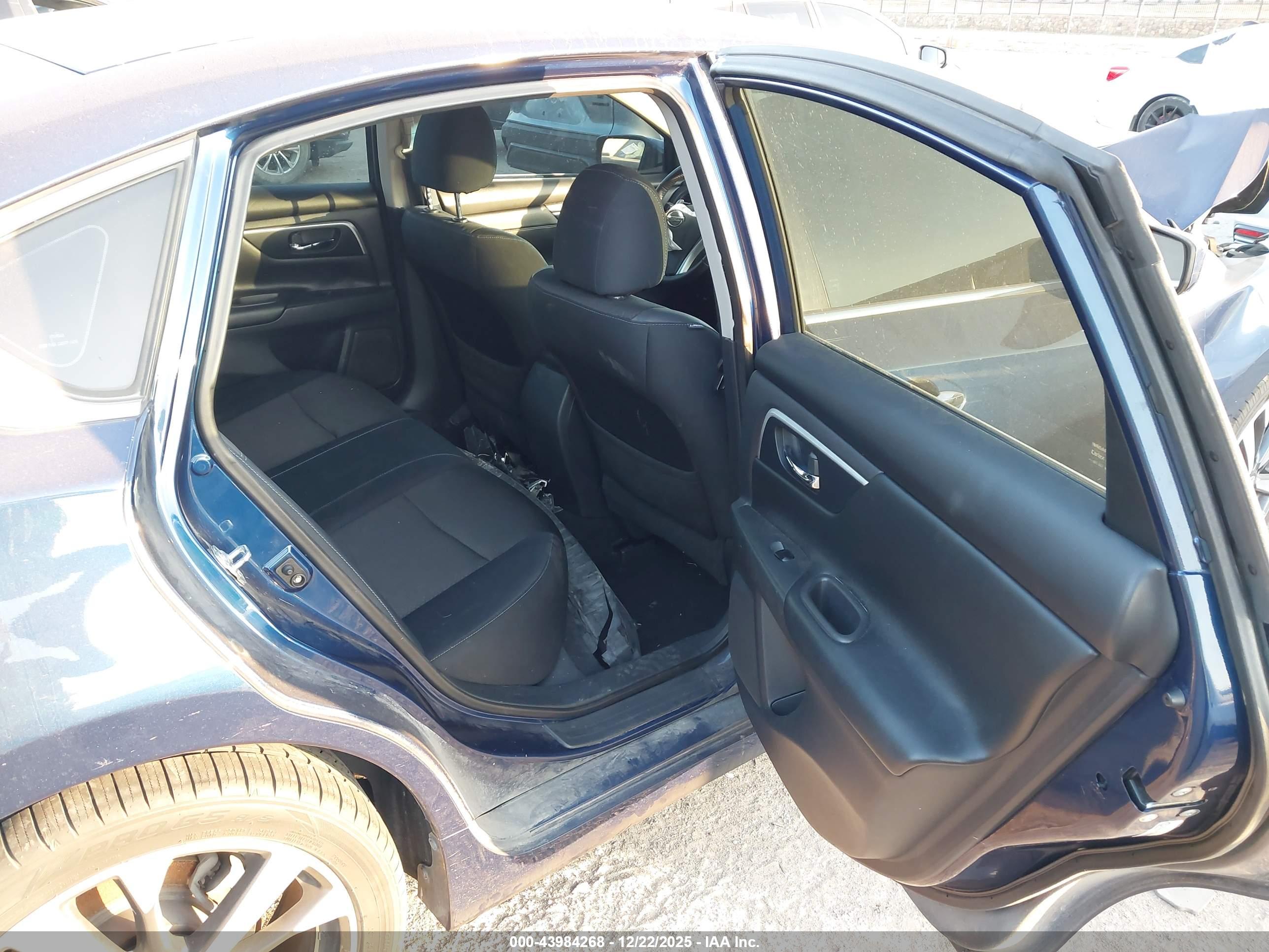 NISSAN ALTIMA image 8