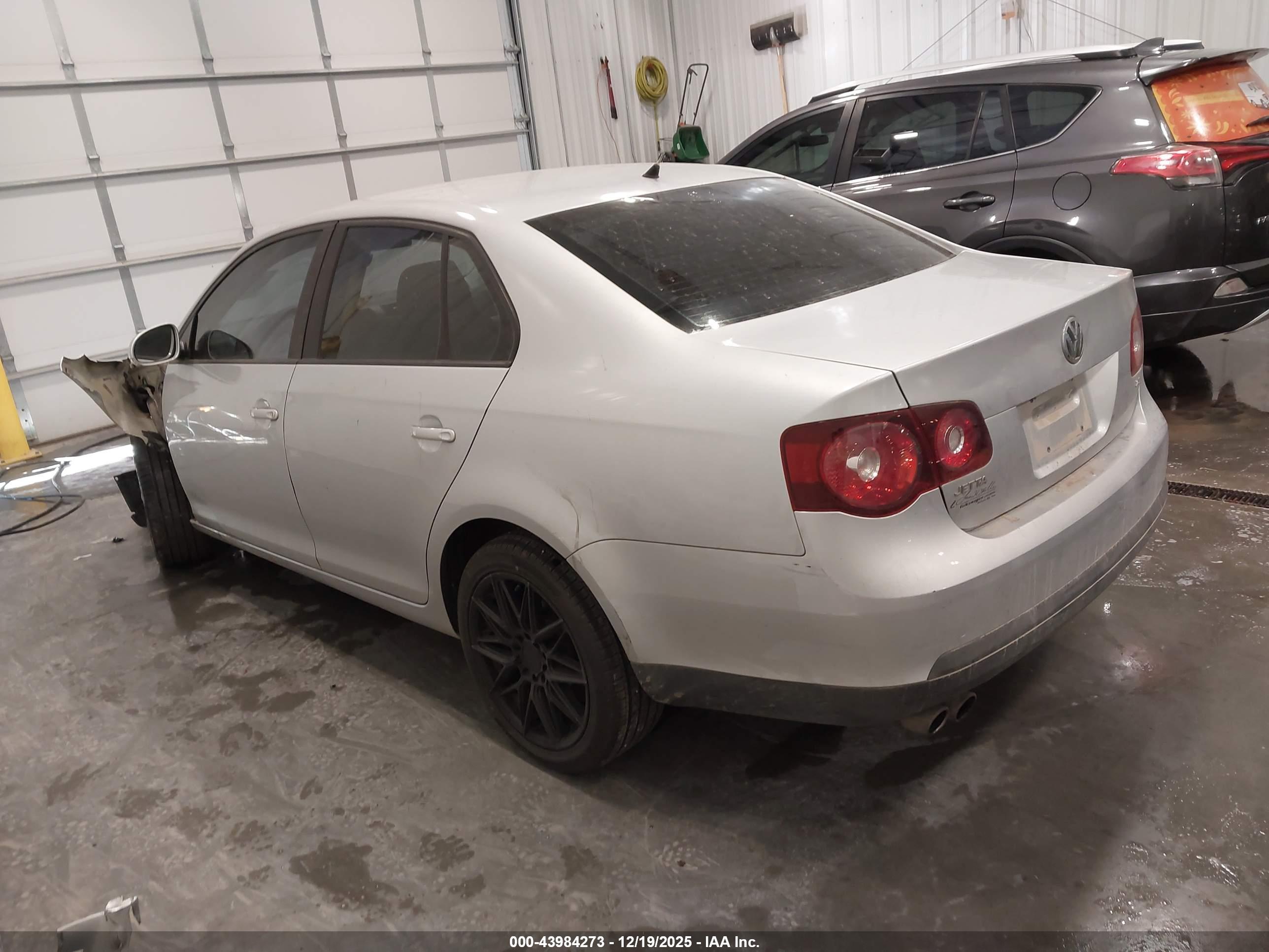 VOLKSWAGEN JETTA image 3