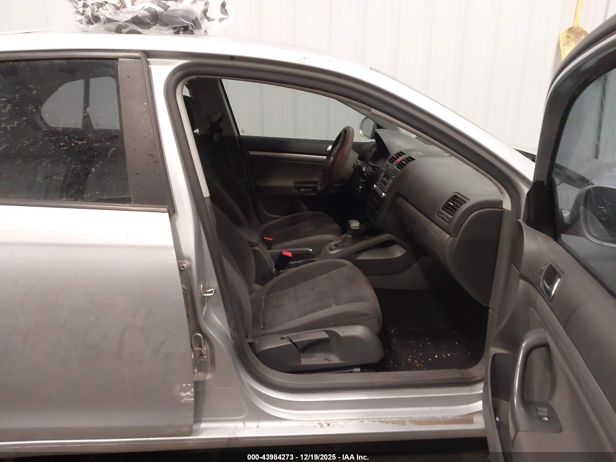 VOLKSWAGEN JETTA image 5