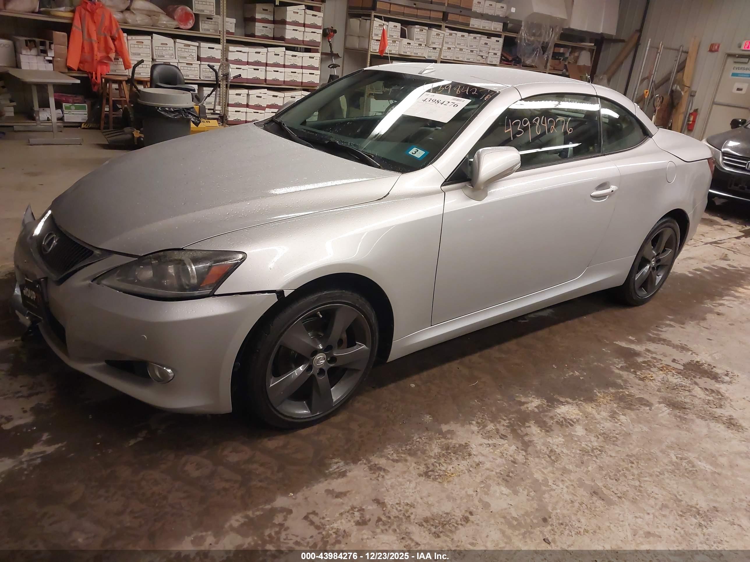 LEXUS IS image 2