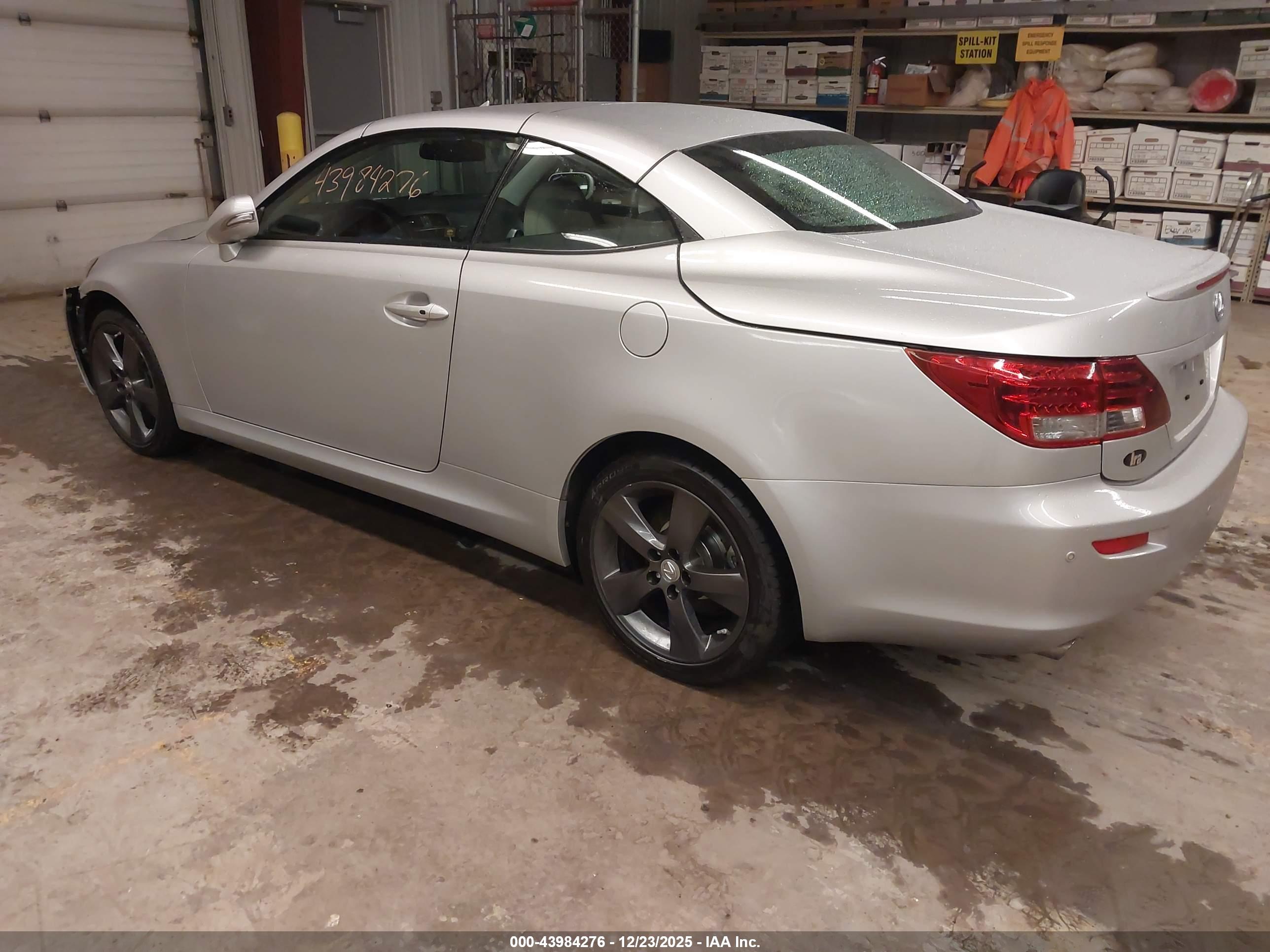 LEXUS IS image 3