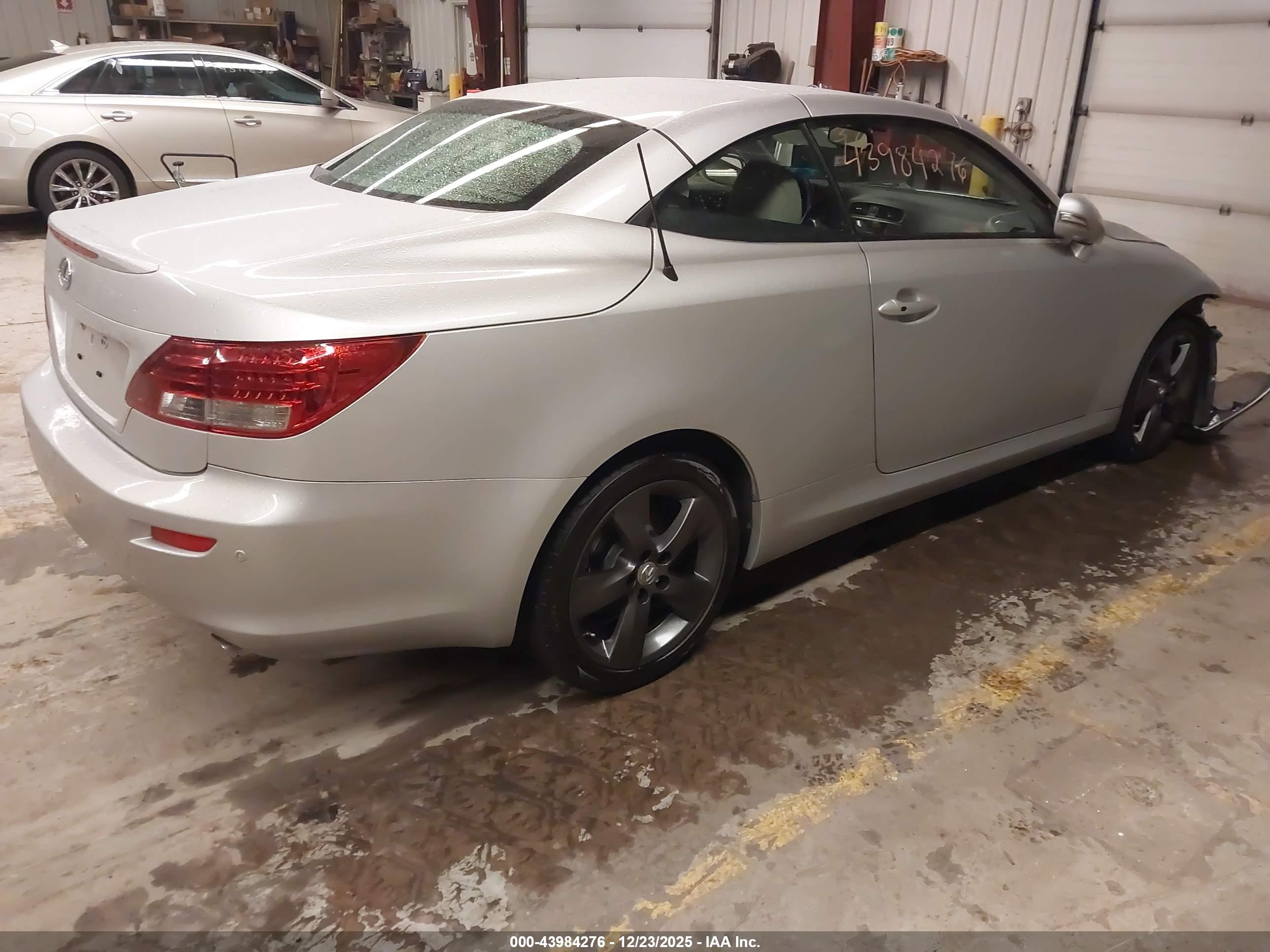 LEXUS IS image 4