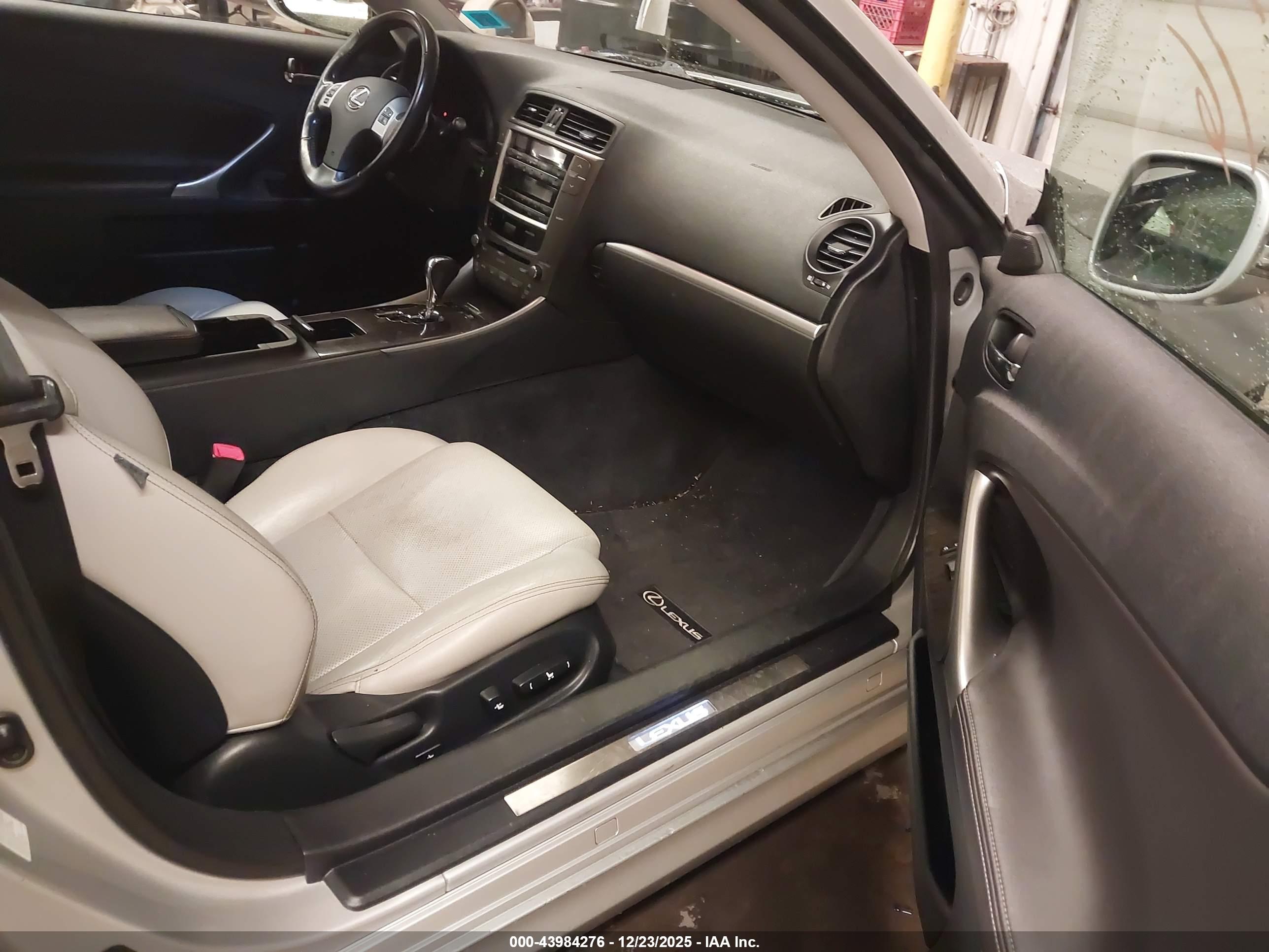 LEXUS IS image 5