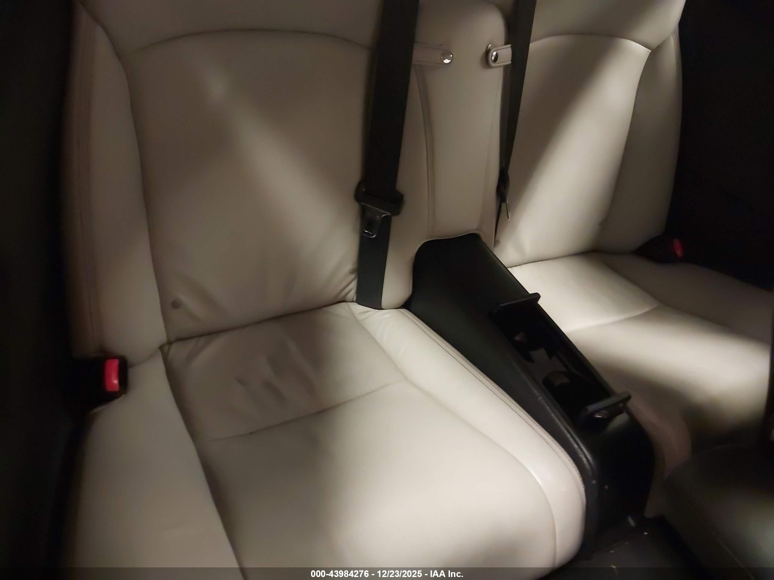 LEXUS IS image 8
