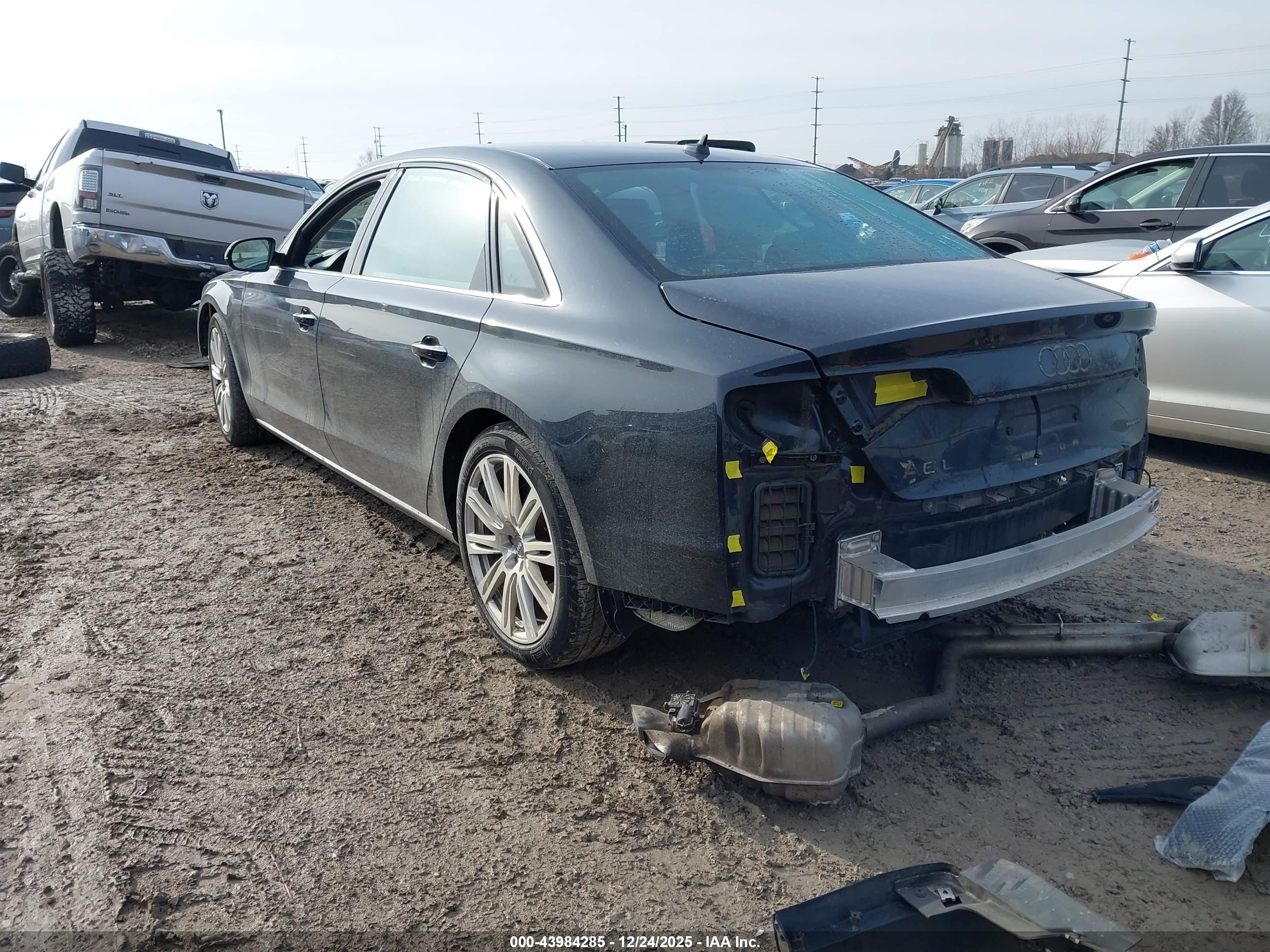 AUDI A8 image 3