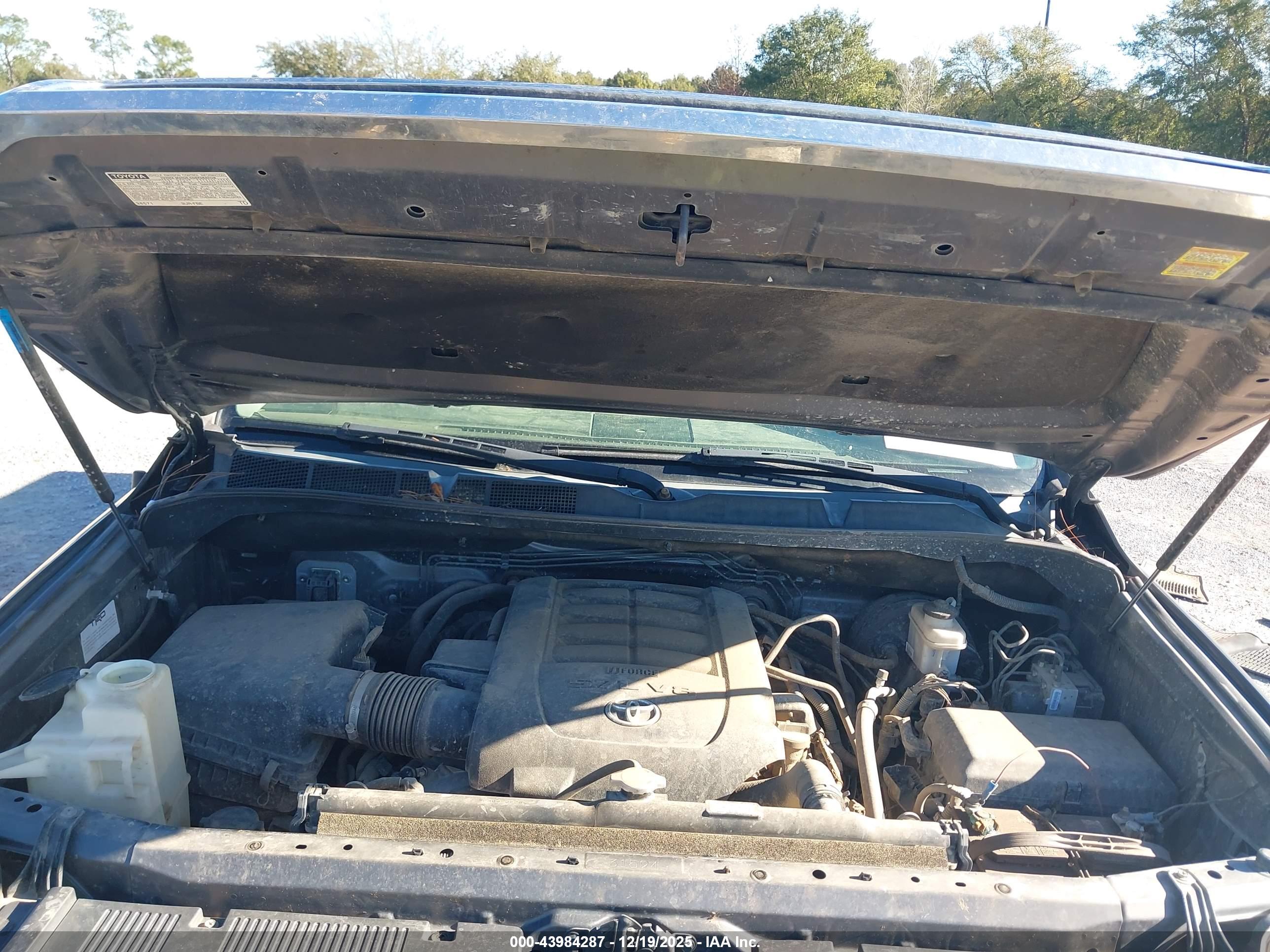 TOYOTA TUNDRA image 10