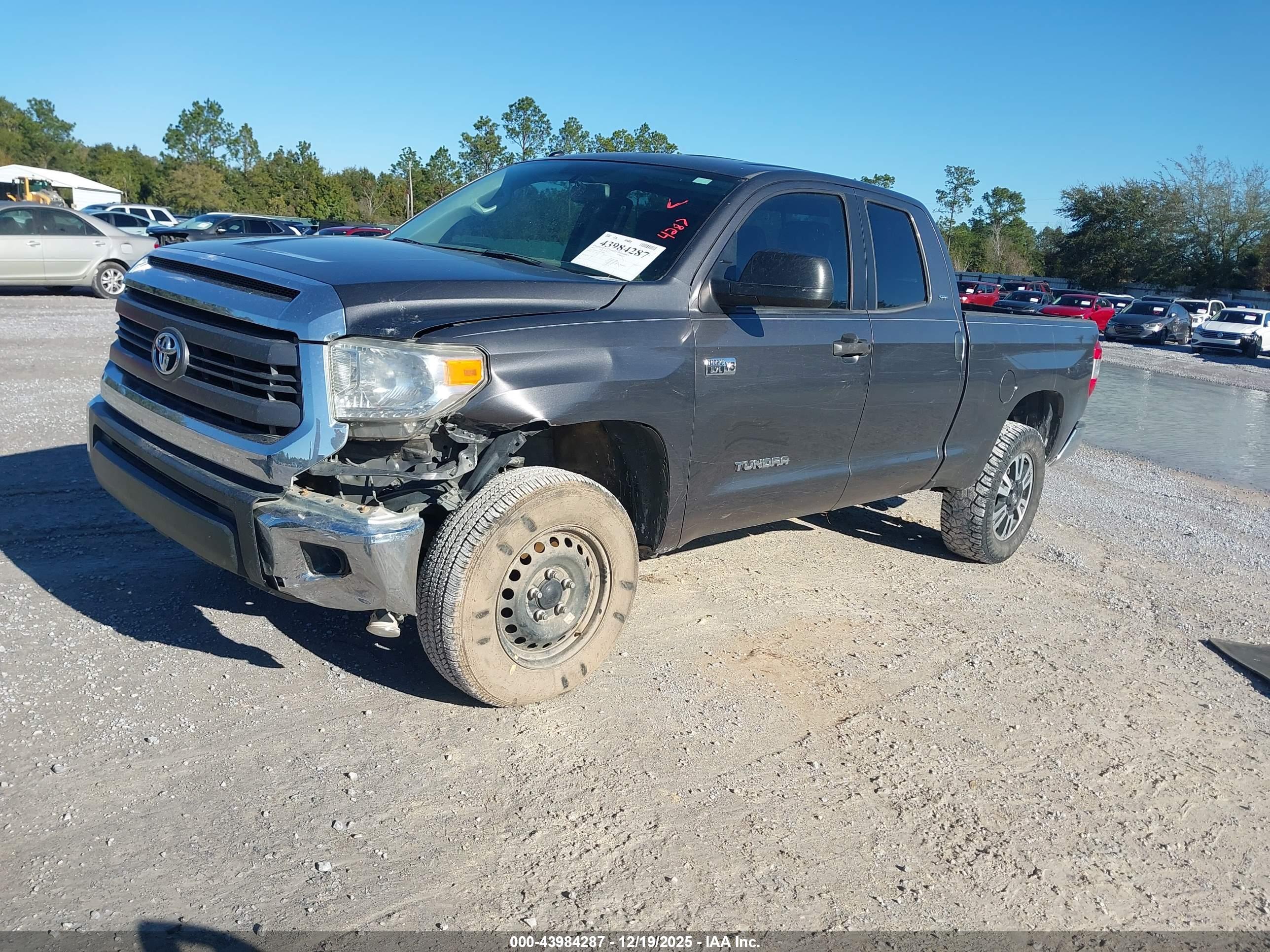 TOYOTA TUNDRA image 2