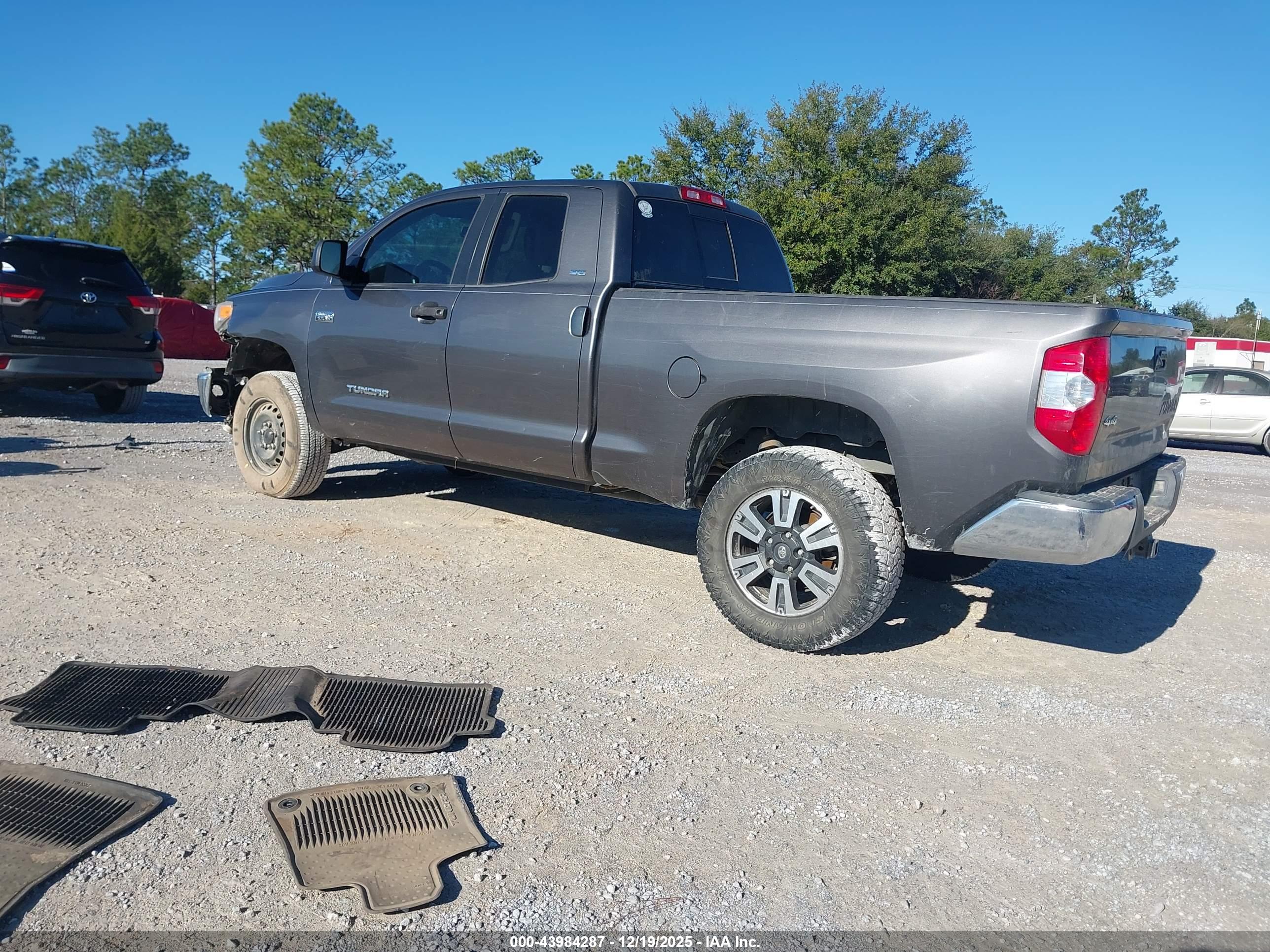 TOYOTA TUNDRA image 3