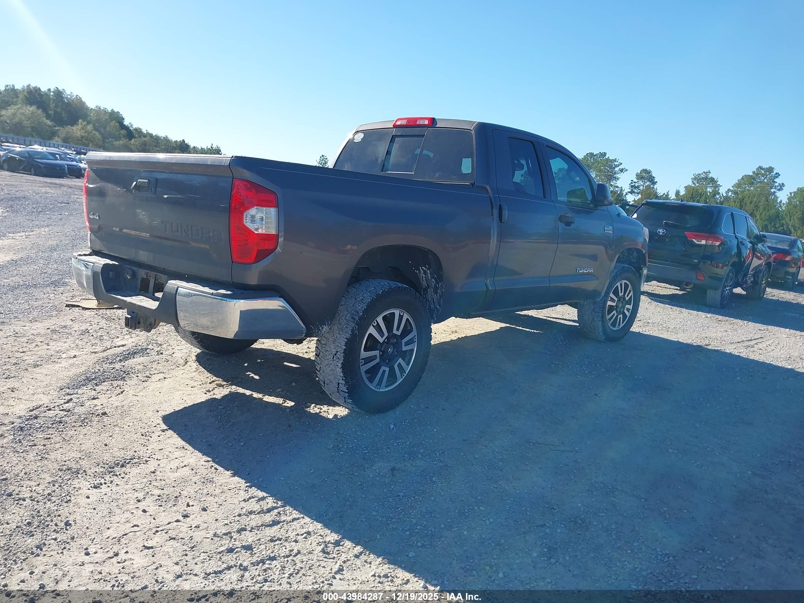 TOYOTA TUNDRA image 4