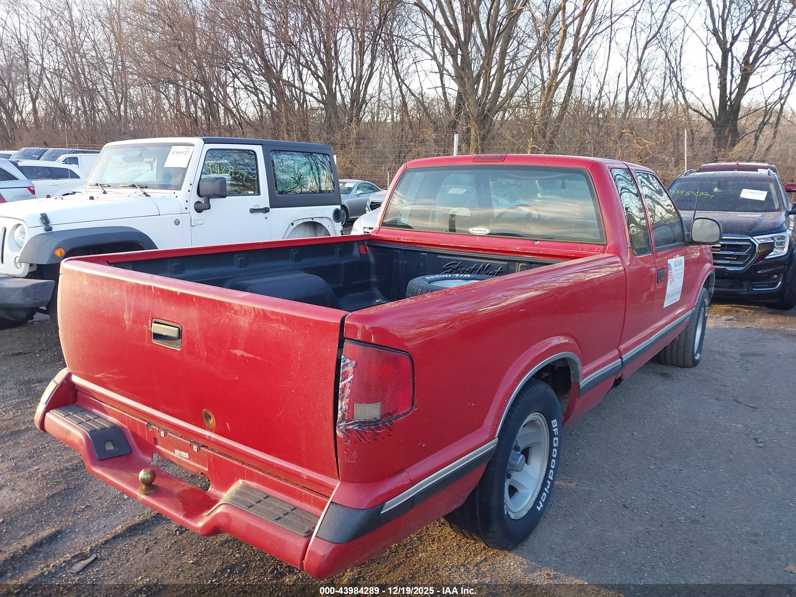 CHEVROLET S-10 image 4