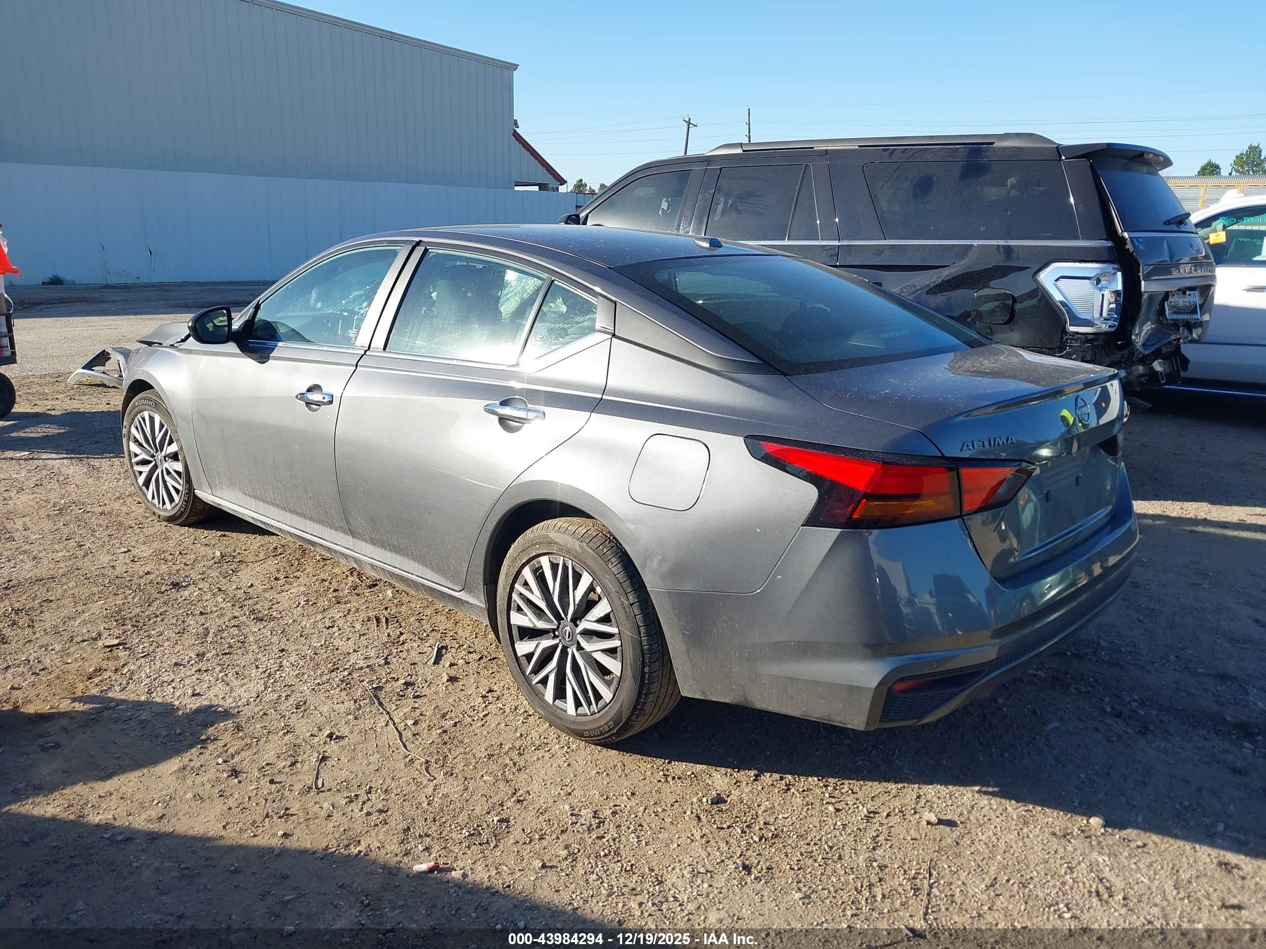 NISSAN ALTIMA image 3