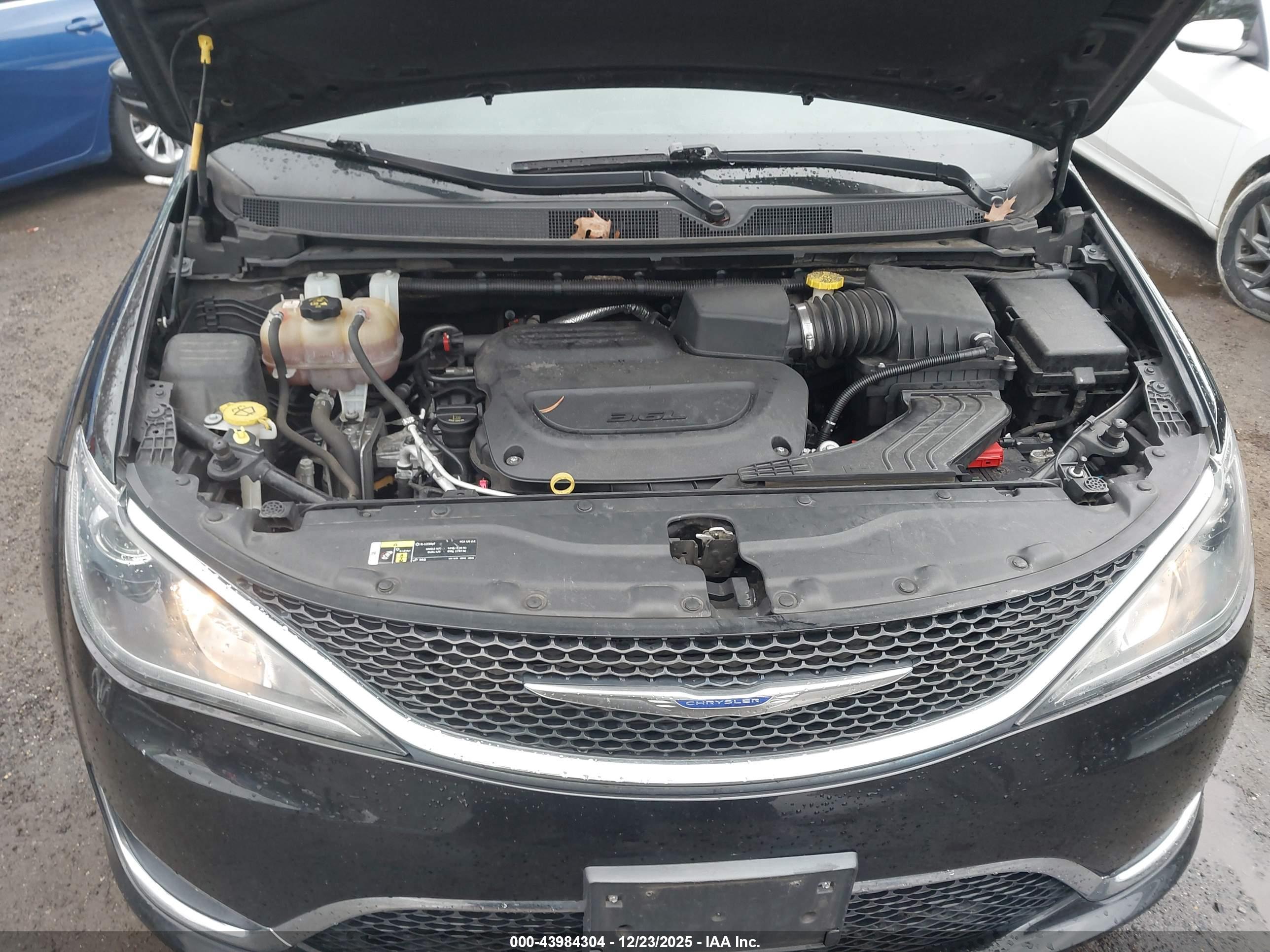 CHRYSLER PACIFICA image 10