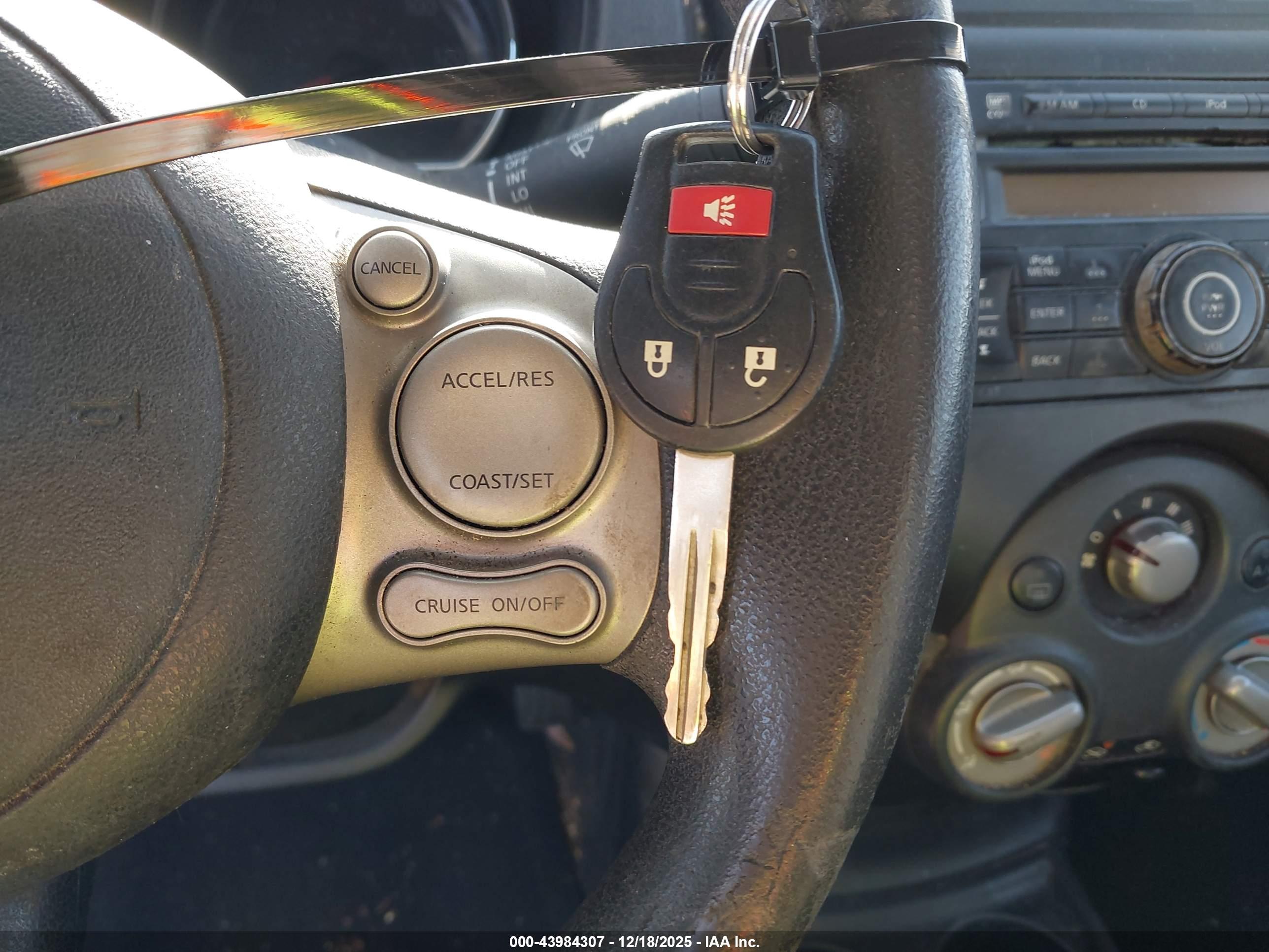 NISSAN VERSA image 11
