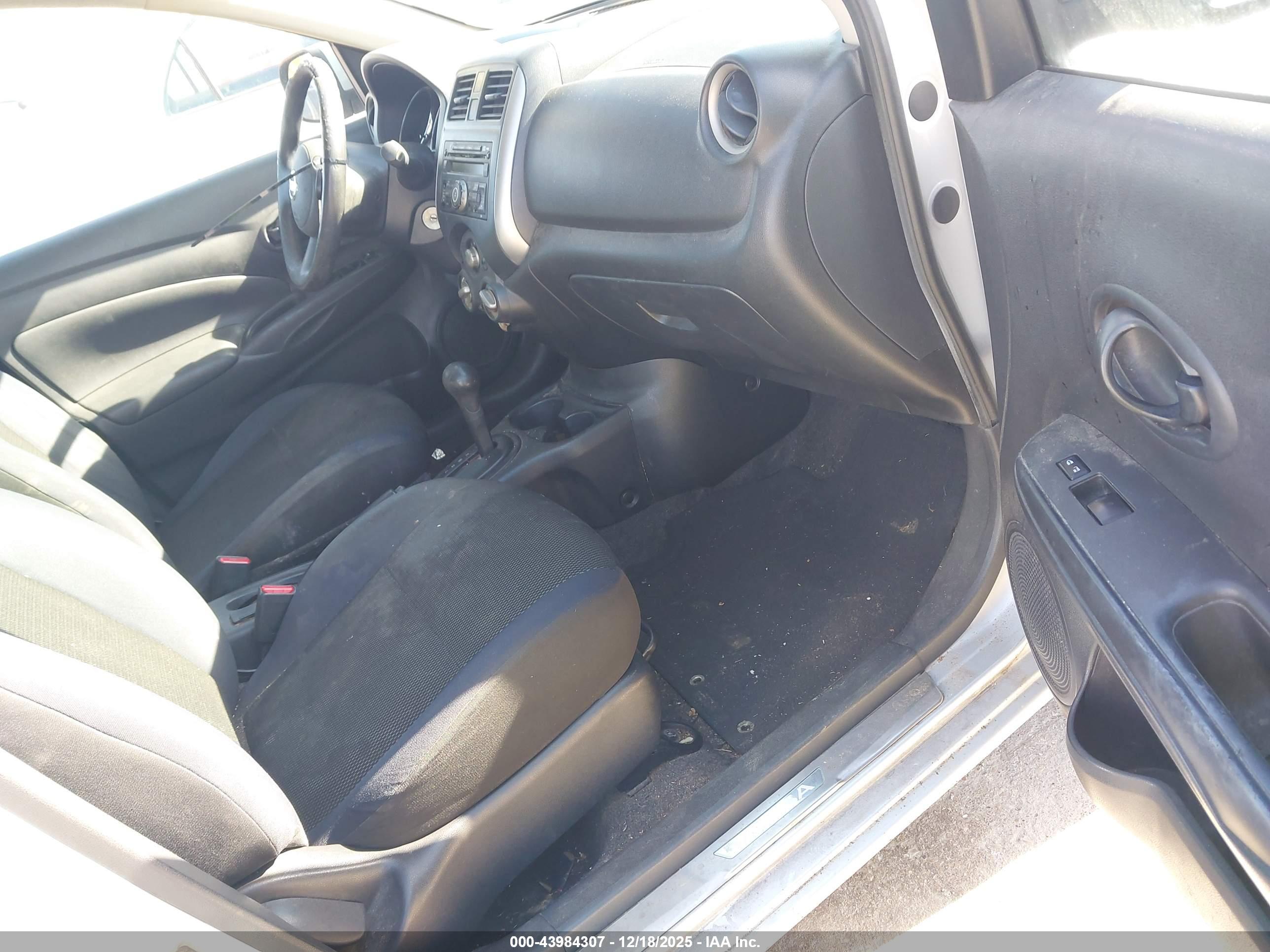 NISSAN VERSA image 5