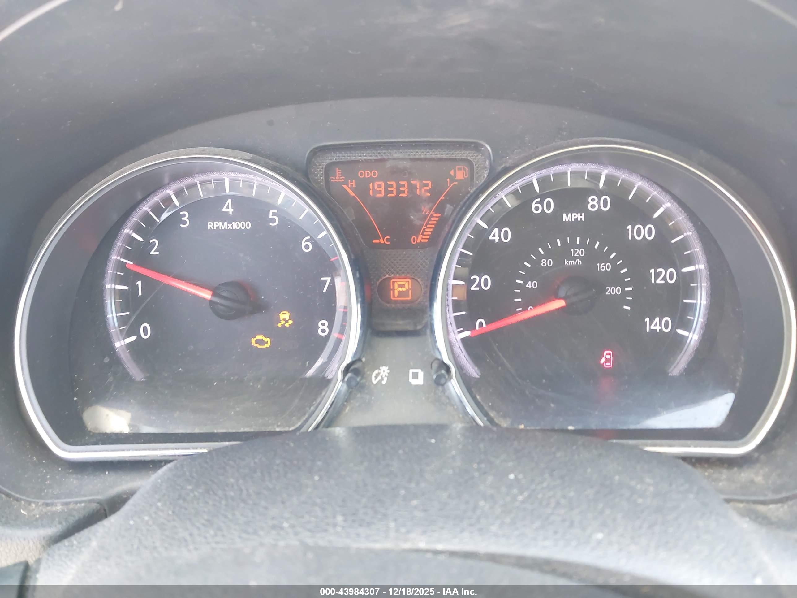 NISSAN VERSA image 7