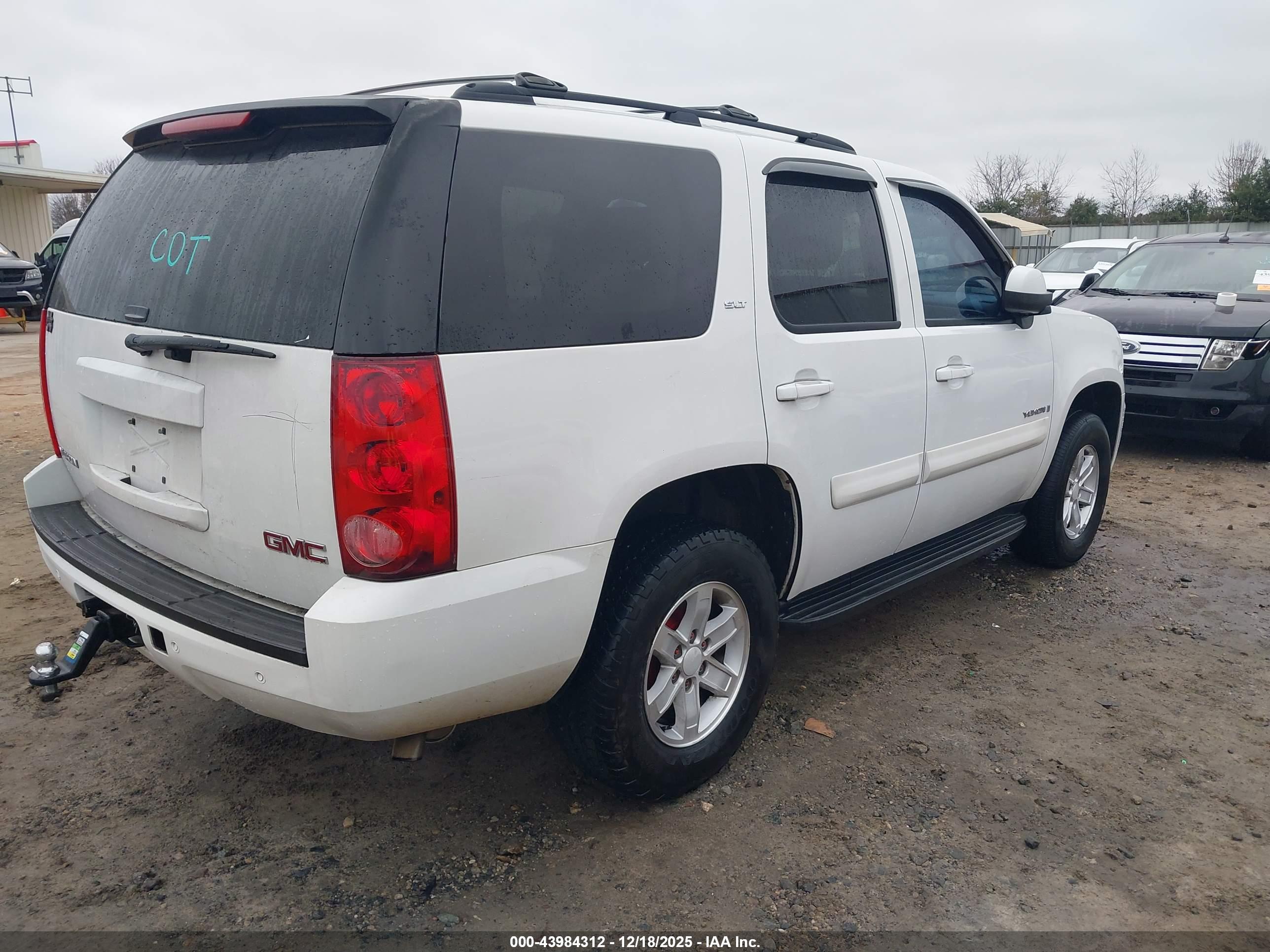 GMC YUKON image 4