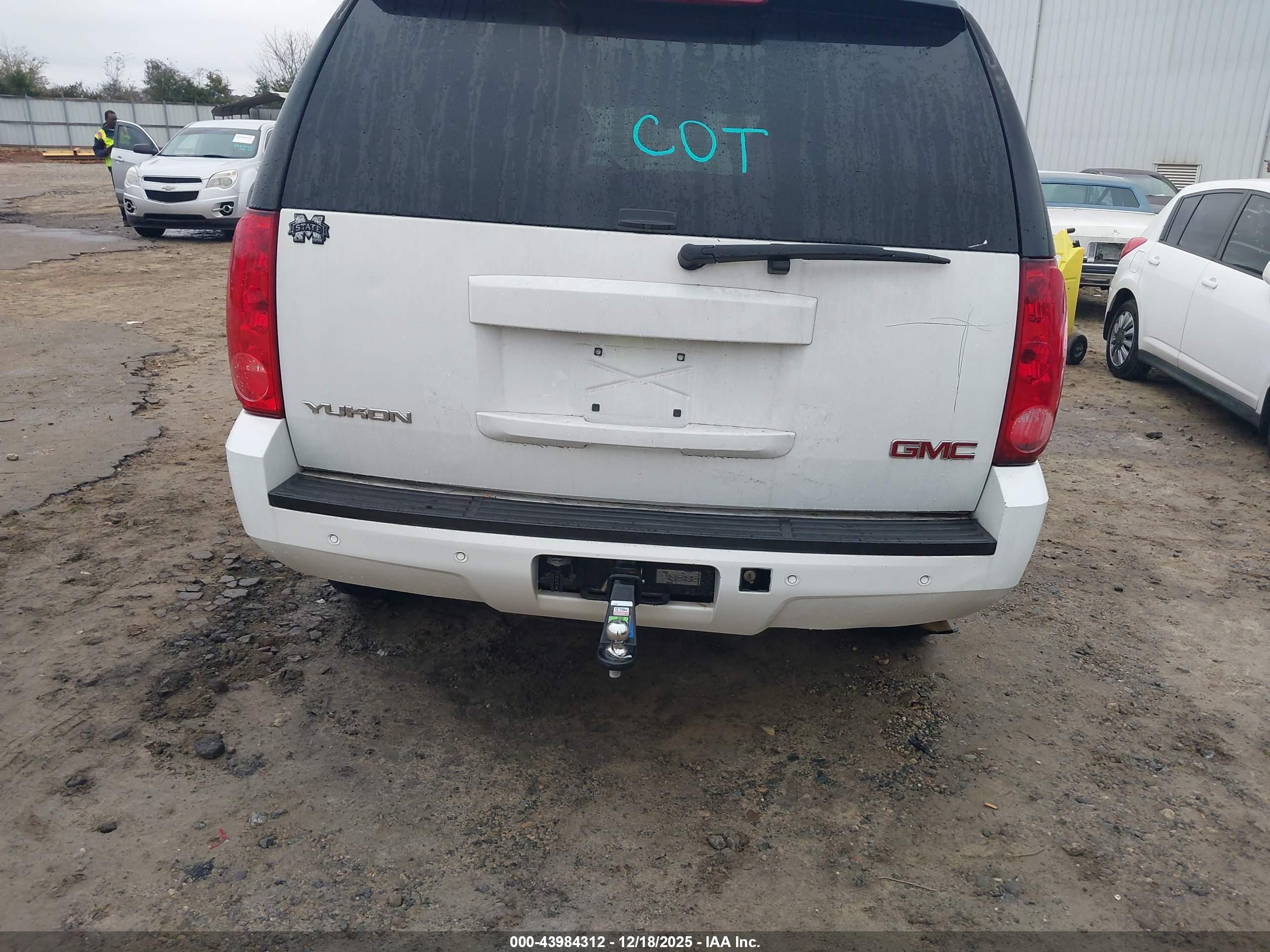 GMC YUKON image 6